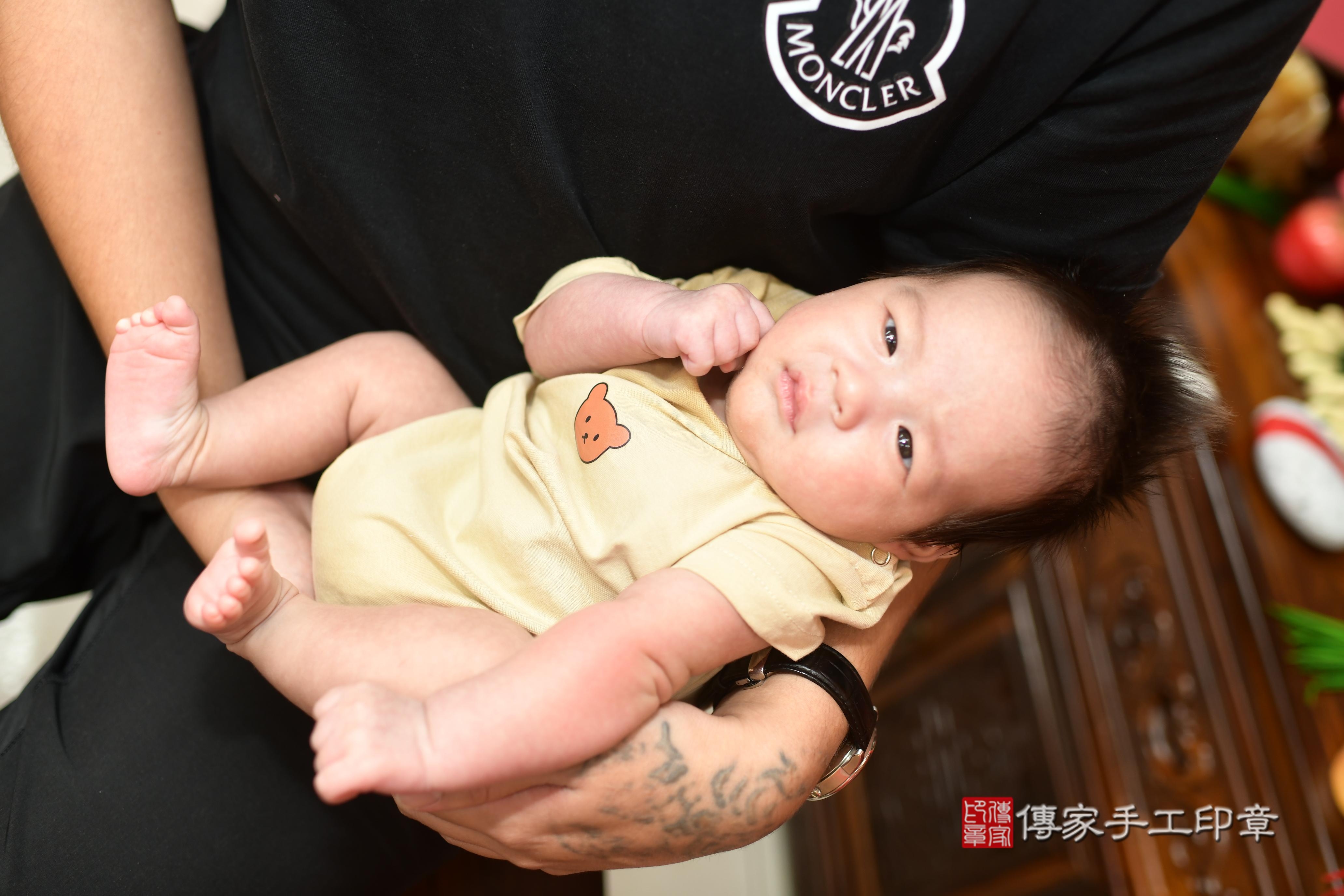 傳家手工印章高雄店、抓周、度脺、中國風會場、傳家嬰兒古禮、吉祥話、抓周道具物品24種、拍照。抓周證書。寶寶抓周、滿周歲、生日快樂、祝福