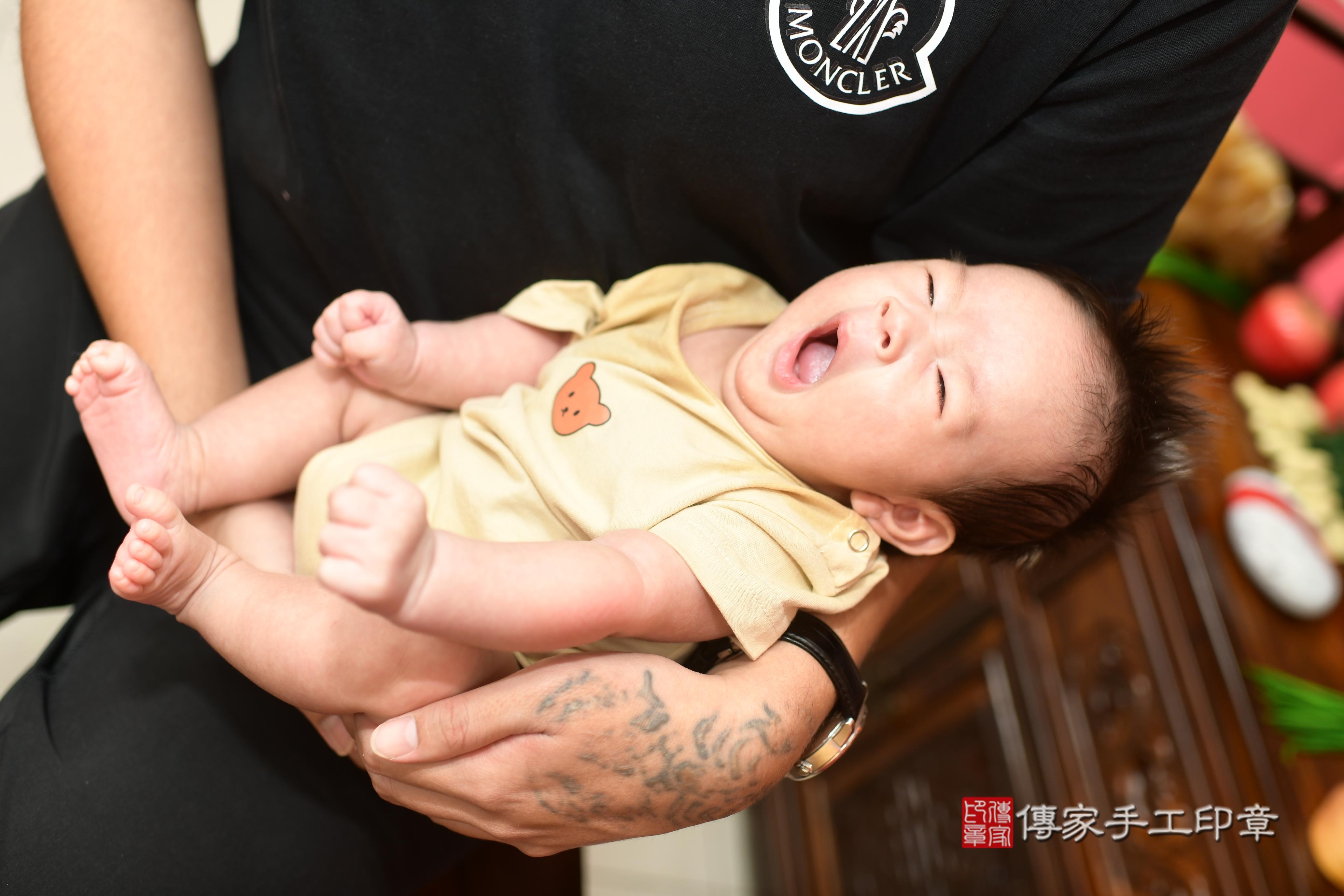 傳家手工印章高雄店、抓周、度脺、中國風會場、傳家嬰兒古禮、吉祥話、抓周道具物品24種、拍照。抓周證書。寶寶抓周、滿周歲、生日快樂、祝福