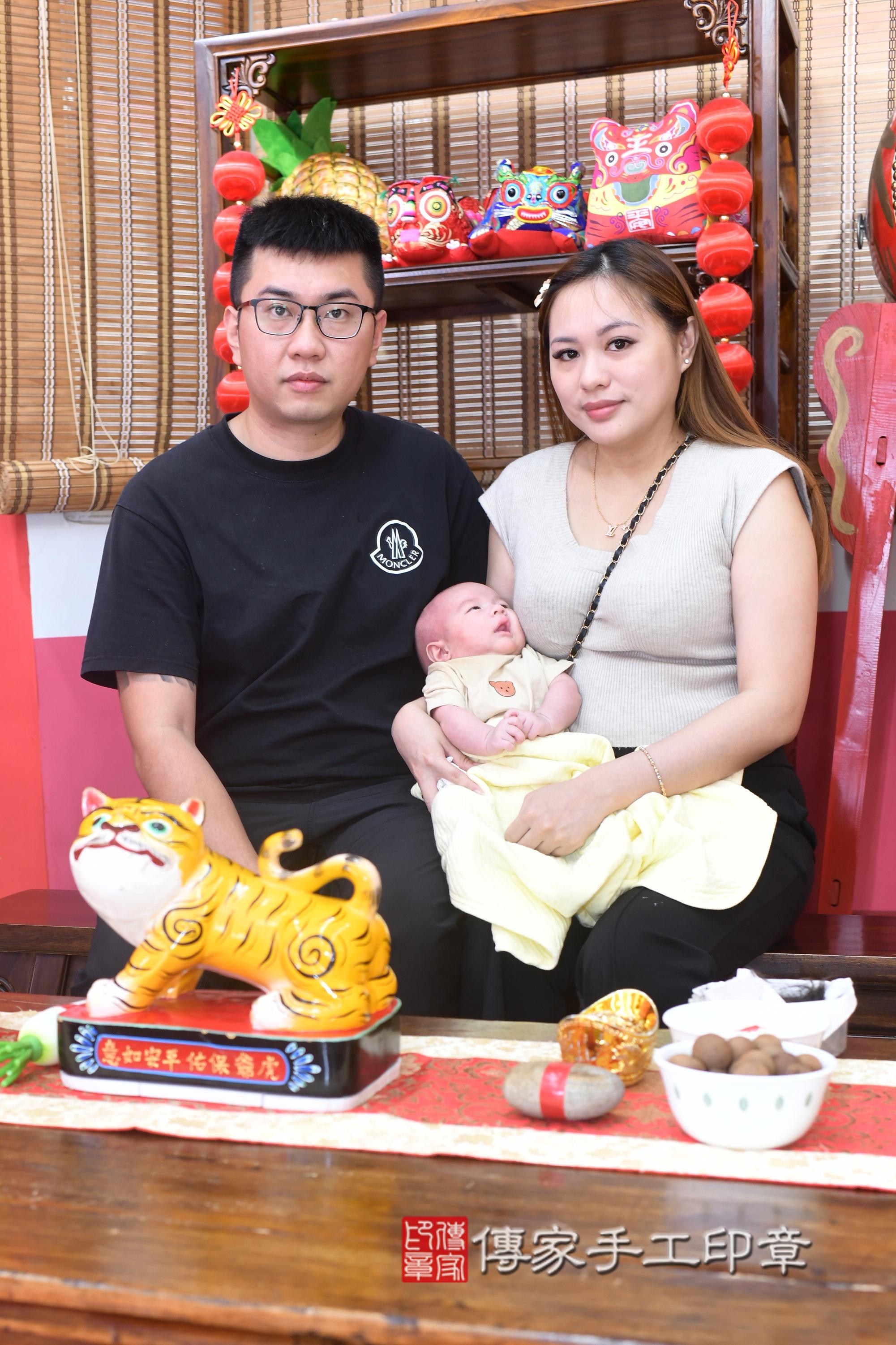 傳家手工印章高雄店、抓周、度脺、中國風會場、傳家嬰兒古禮、吉祥話、抓周道具物品24種、拍照。抓周證書。寶寶抓周、滿周歲、生日快樂、祝福