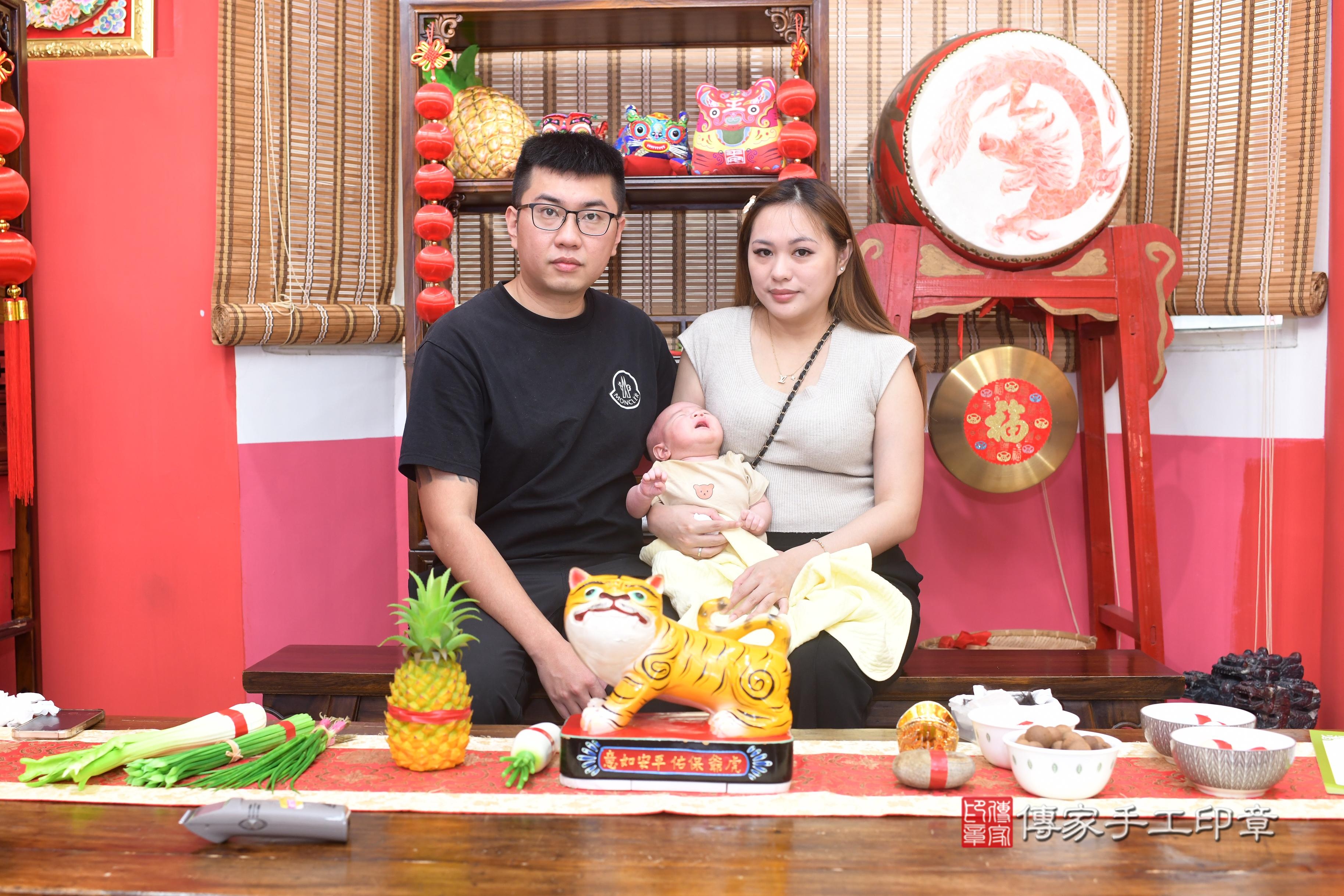 傳家手工印章高雄店、抓周、度脺、中國風會場、傳家嬰兒古禮、吉祥話、抓周道具物品24種、拍照。抓周證書。寶寶抓周、滿周歲、生日快樂、祝福