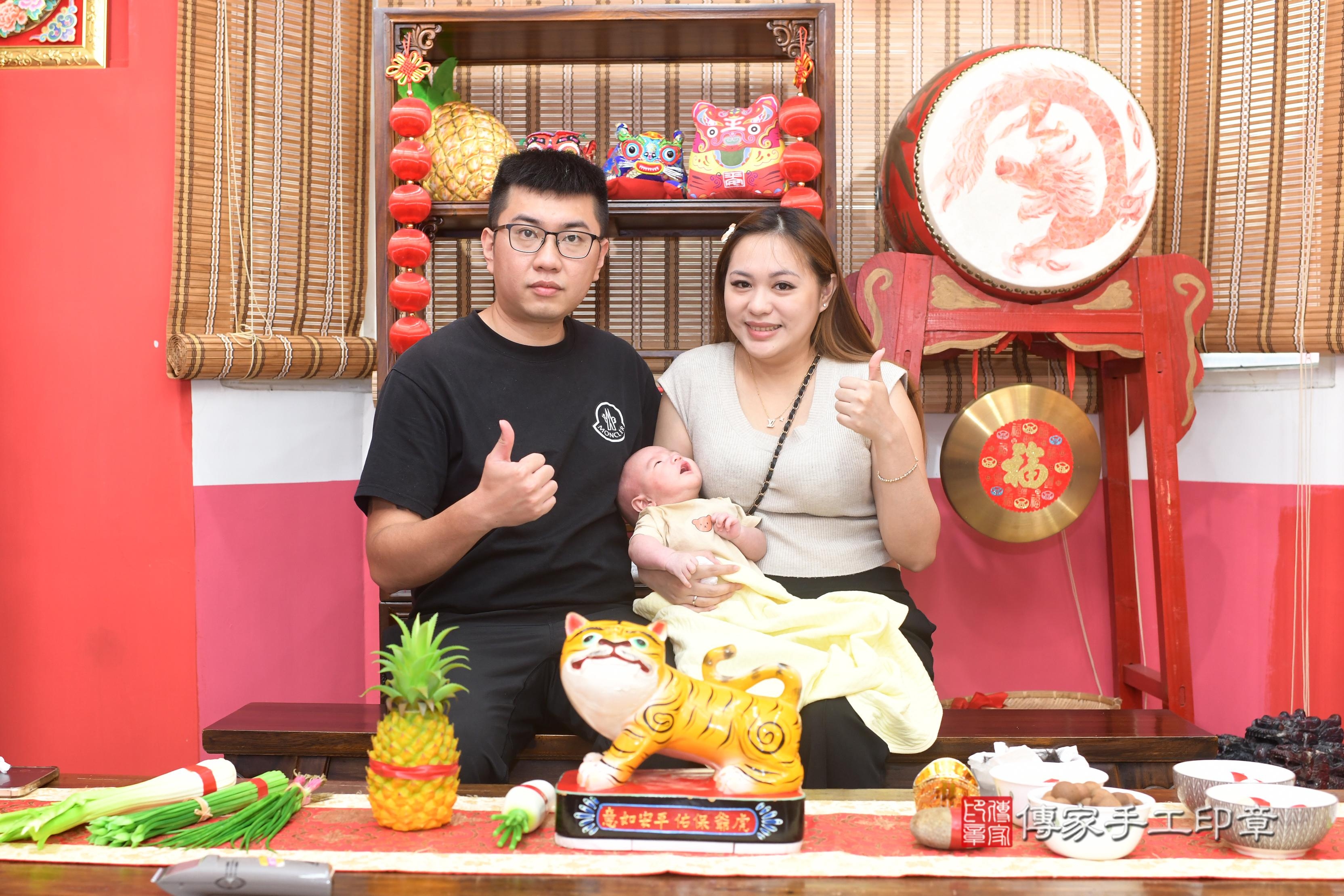 傳家手工印章高雄店、抓周、度脺、中國風會場、傳家嬰兒古禮、吉祥話、抓周道具物品24種、拍照。抓周證書。寶寶抓周、滿周歲、生日快樂、祝福