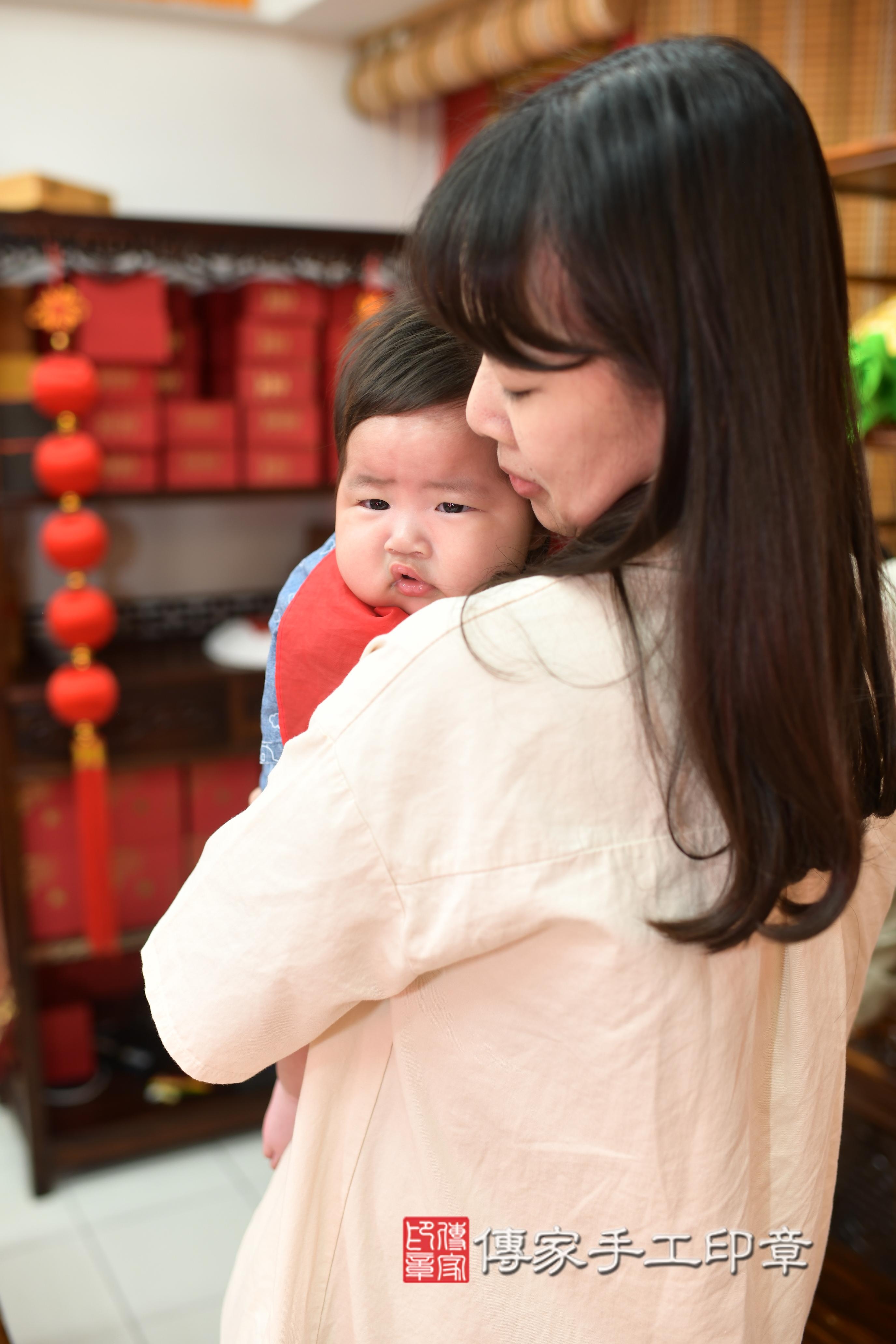 傳家手工印章高雄店、抓周、度脺、中國風會場、傳家嬰兒古禮、吉祥話、抓周道具物品24種、拍照。抓周證書。寶寶抓周、滿周歲、生日快樂、祝福