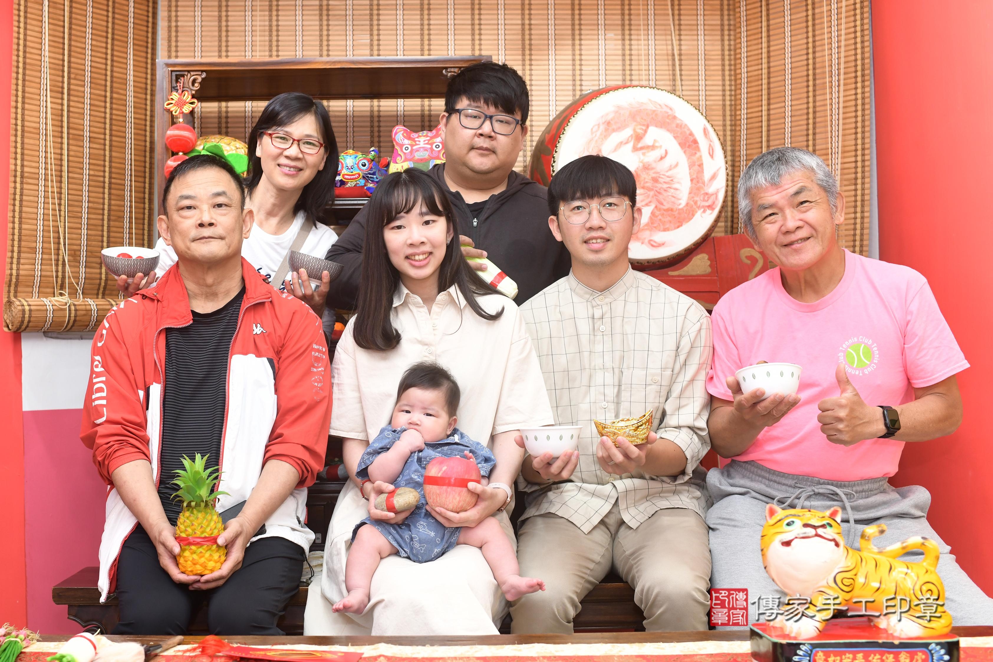 傳家手工印章高雄店、抓周、度脺、中國風會場、傳家嬰兒古禮、吉祥話、抓周道具物品24種、拍照。抓周證書。寶寶抓周、滿周歲、生日快樂、祝福