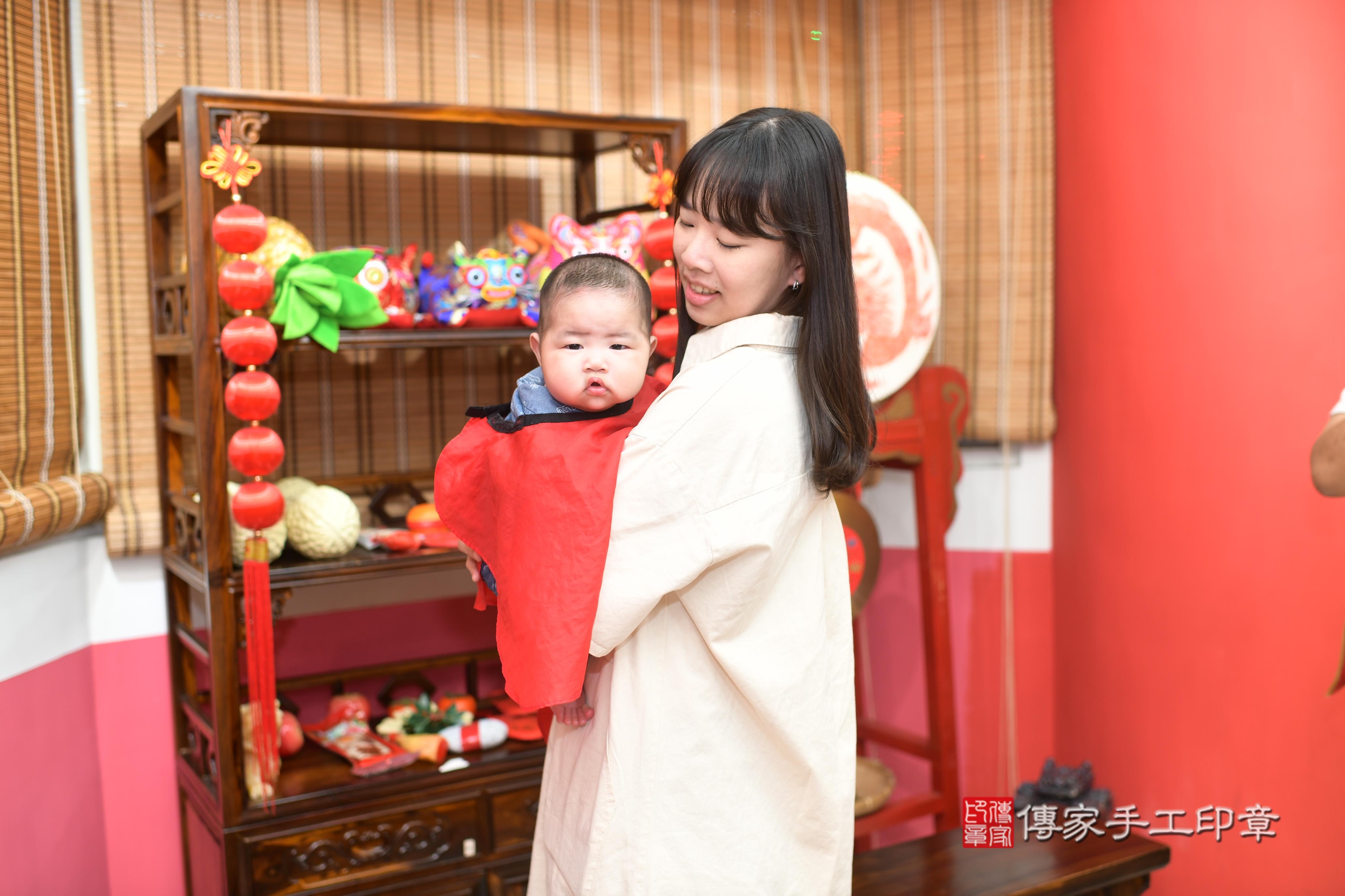 傳家手工印章高雄店、抓周、度脺、中國風會場、傳家嬰兒古禮、吉祥話、抓周道具物品24種、拍照。抓周證書。寶寶抓周、滿周歲、生日快樂、祝福