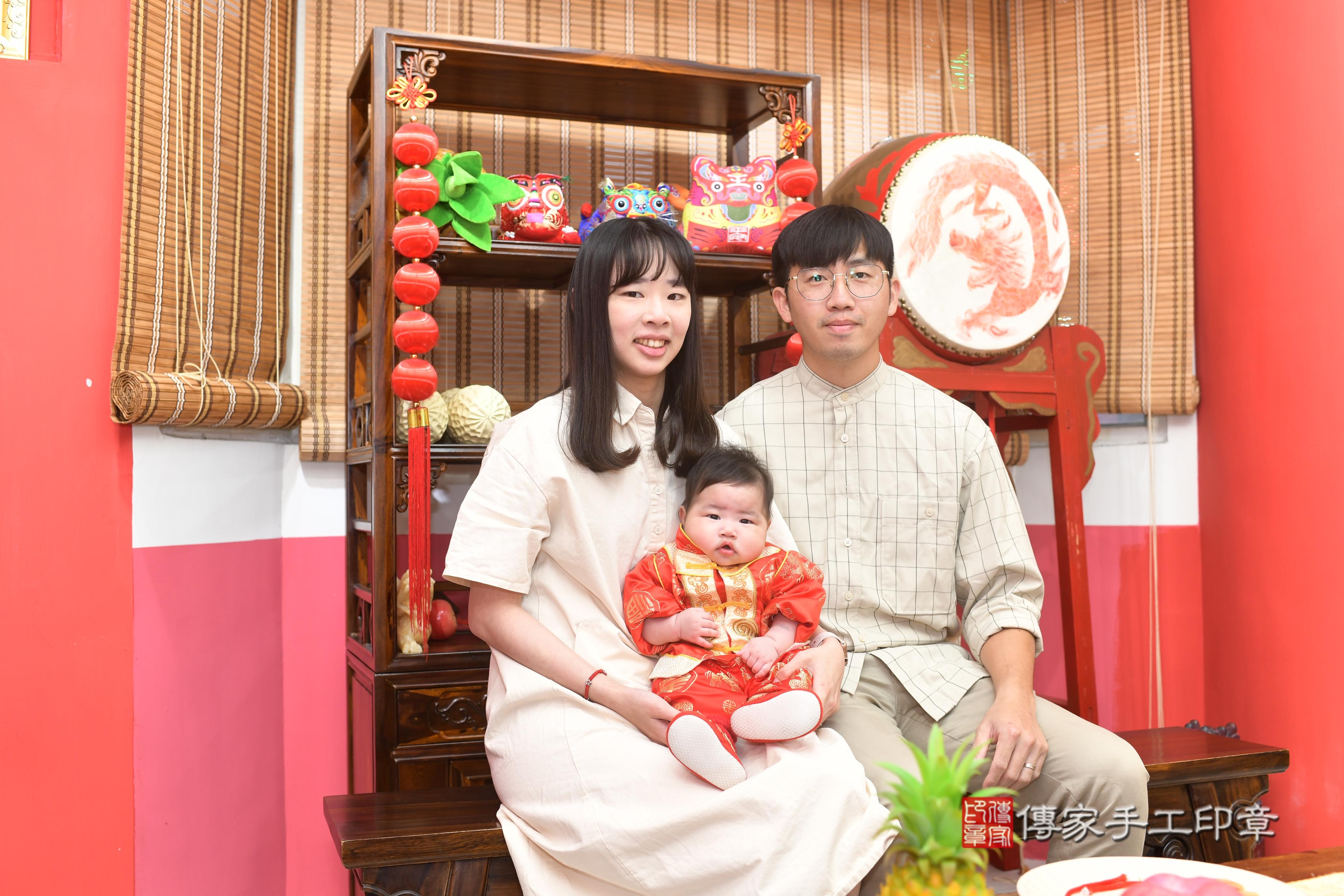 傳家手工印章高雄店、抓周、度脺、中國風會場、傳家嬰兒古禮、吉祥話、抓周道具物品24種、拍照。抓周證書。寶寶抓周、滿周歲、生日快樂、祝福