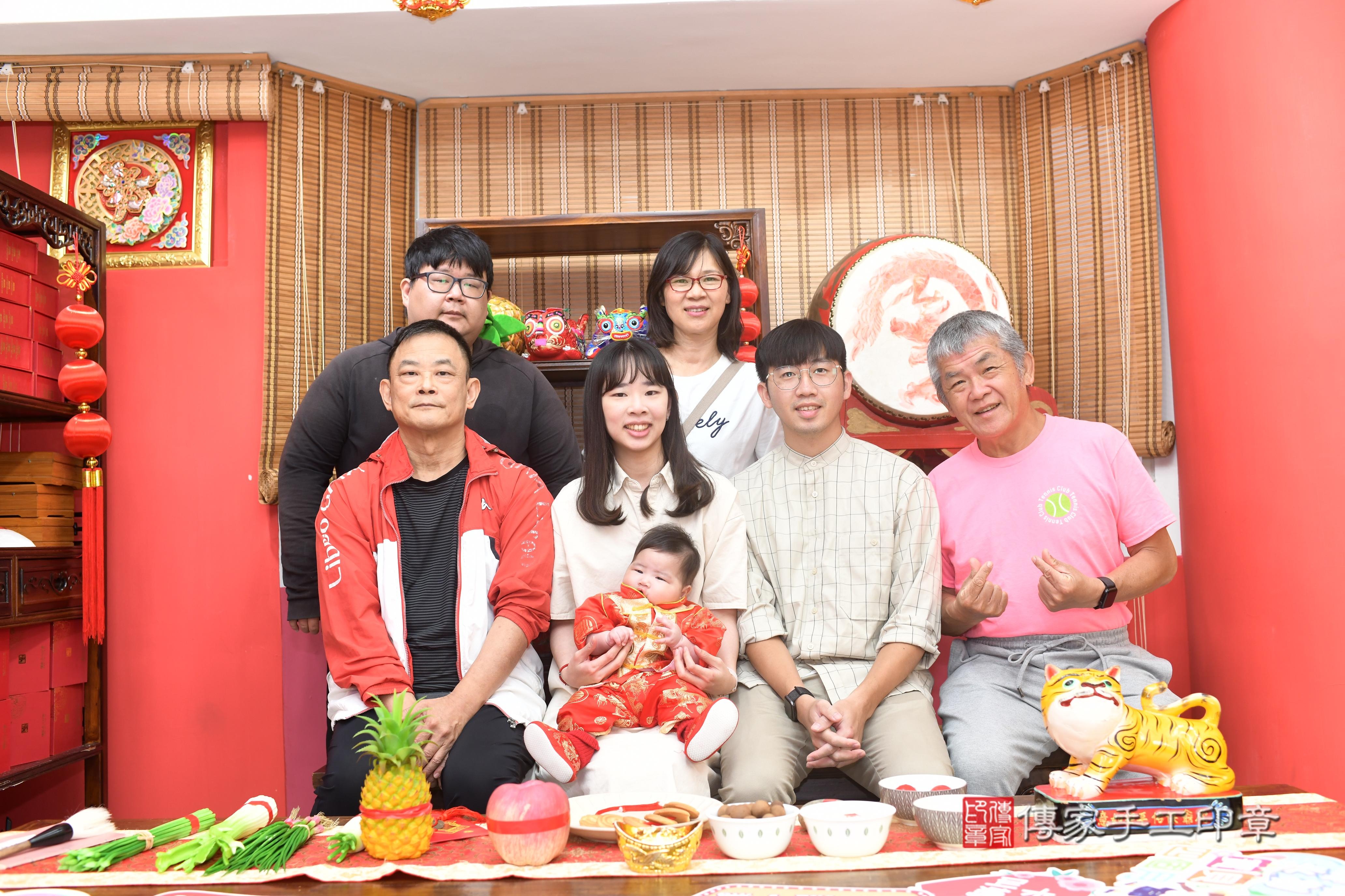 傳家手工印章高雄店、抓周、度脺、中國風會場、傳家嬰兒古禮、吉祥話、抓周道具物品24種、拍照。抓周證書。寶寶抓周、滿周歲、生日快樂、祝福