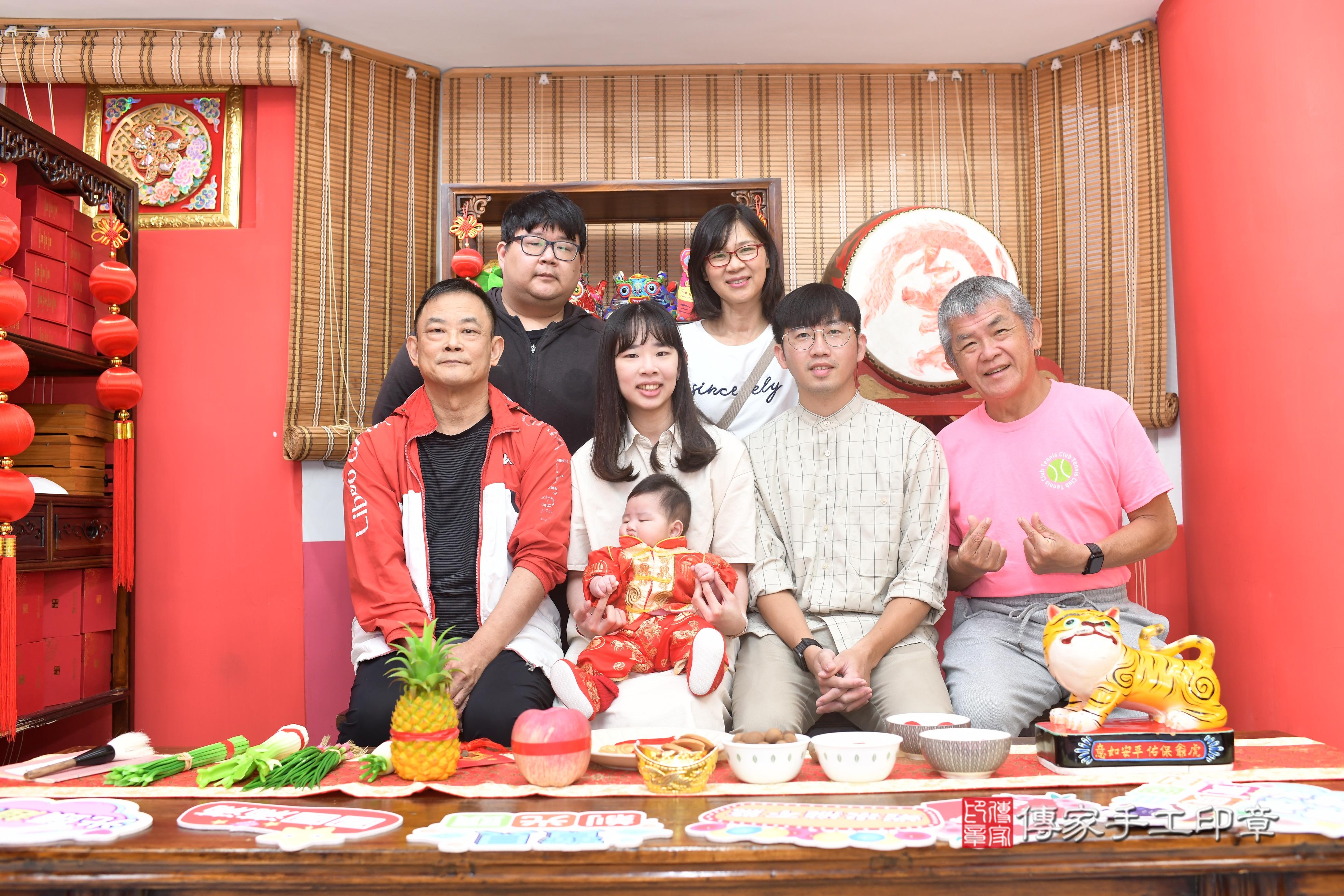 傳家手工印章高雄店、抓周、度脺、中國風會場、傳家嬰兒古禮、吉祥話、抓周道具物品24種、拍照。抓周證書。寶寶抓周、滿周歲、生日快樂、祝福