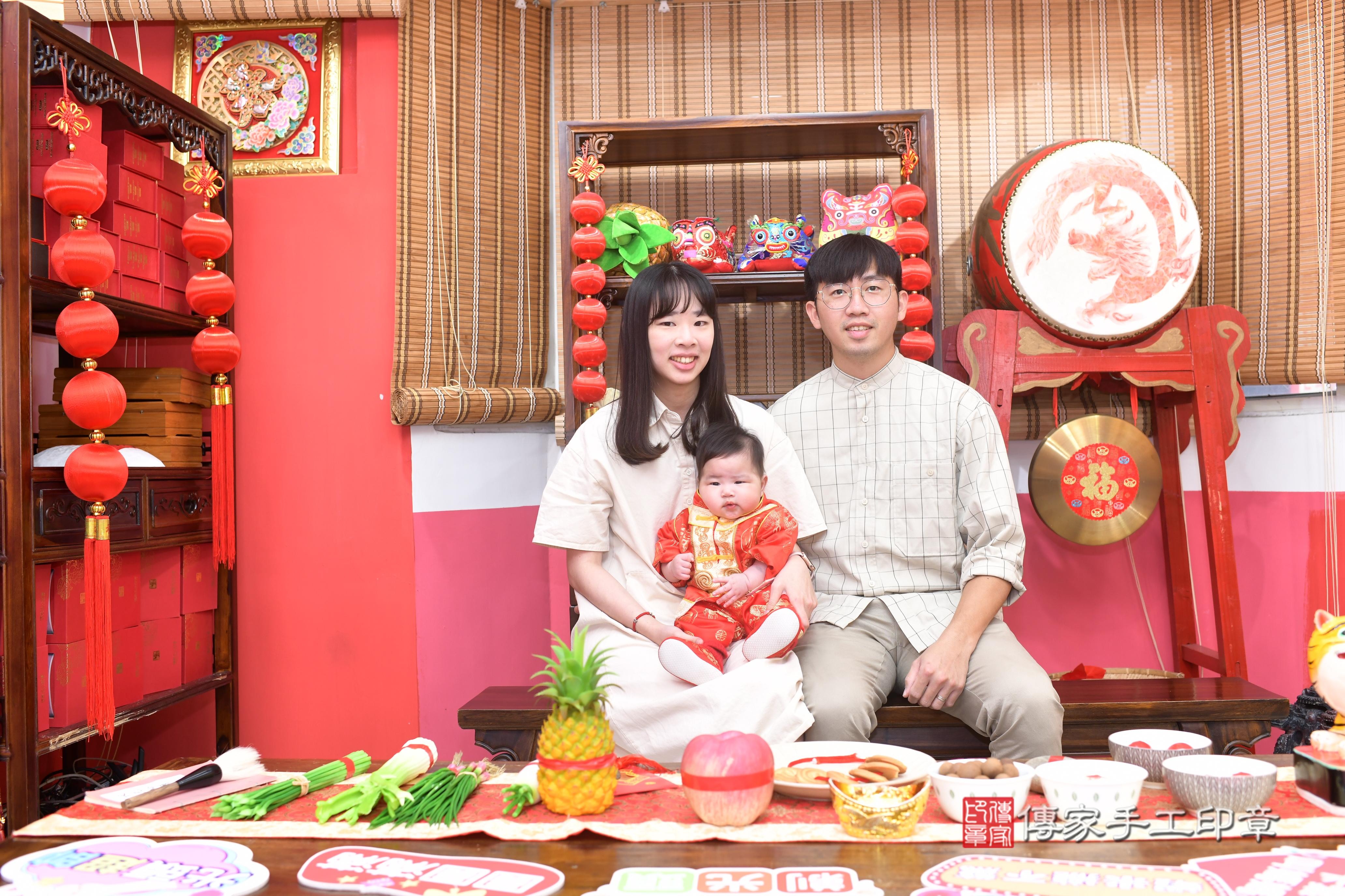 傳家手工印章高雄店、抓周、度脺、中國風會場、傳家嬰兒古禮、吉祥話、抓周道具物品24種、拍照。抓周證書。寶寶抓周、滿周歲、生日快樂、祝福
