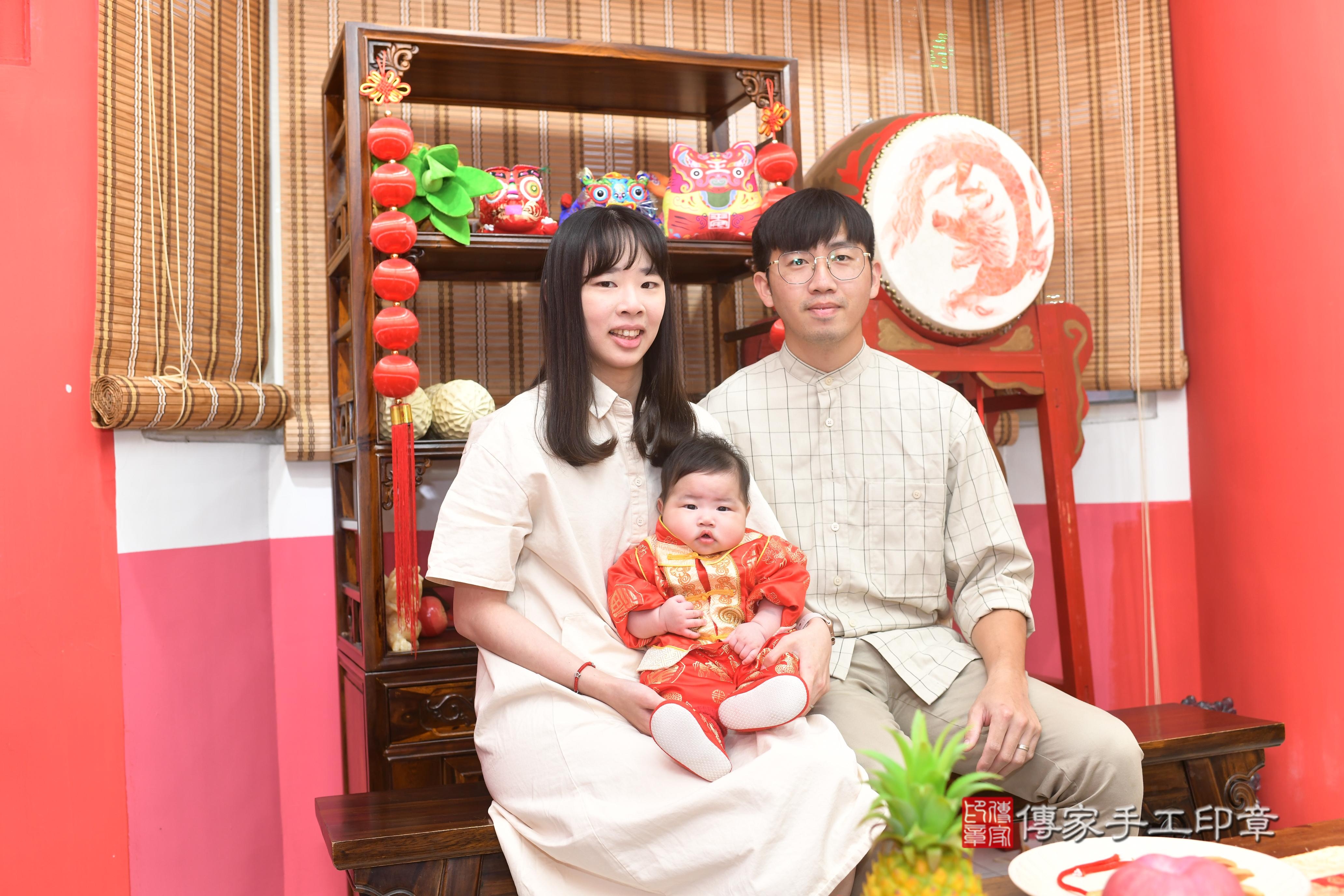 傳家手工印章高雄店、抓周、度脺、中國風會場、傳家嬰兒古禮、吉祥話、抓周道具物品24種、拍照。抓周證書。寶寶抓周、滿周歲、生日快樂、祝福