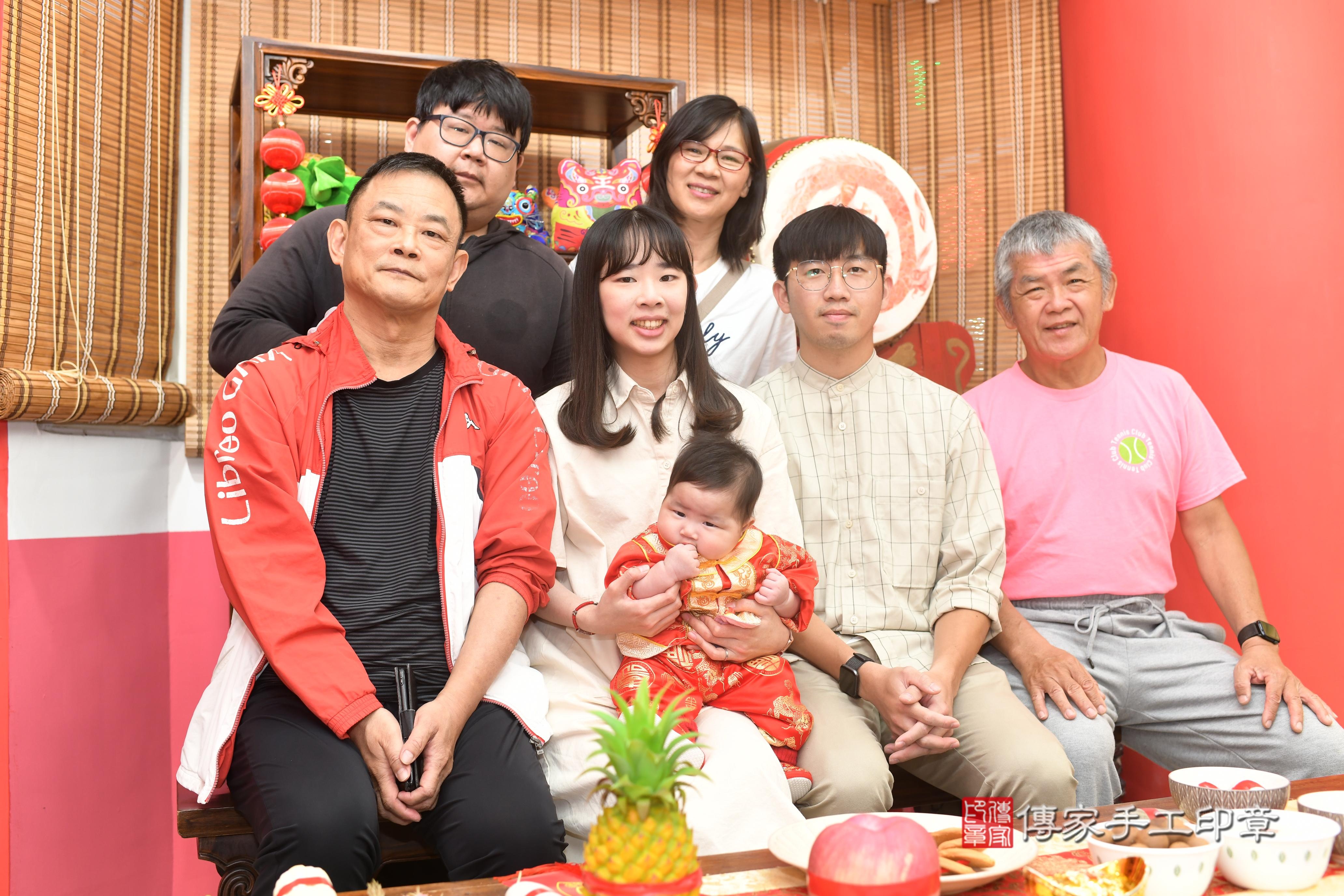 傳家手工印章高雄店、抓周、度脺、中國風會場、傳家嬰兒古禮、吉祥話、抓周道具物品24種、拍照。抓周證書。寶寶抓周、滿周歲、生日快樂、祝福