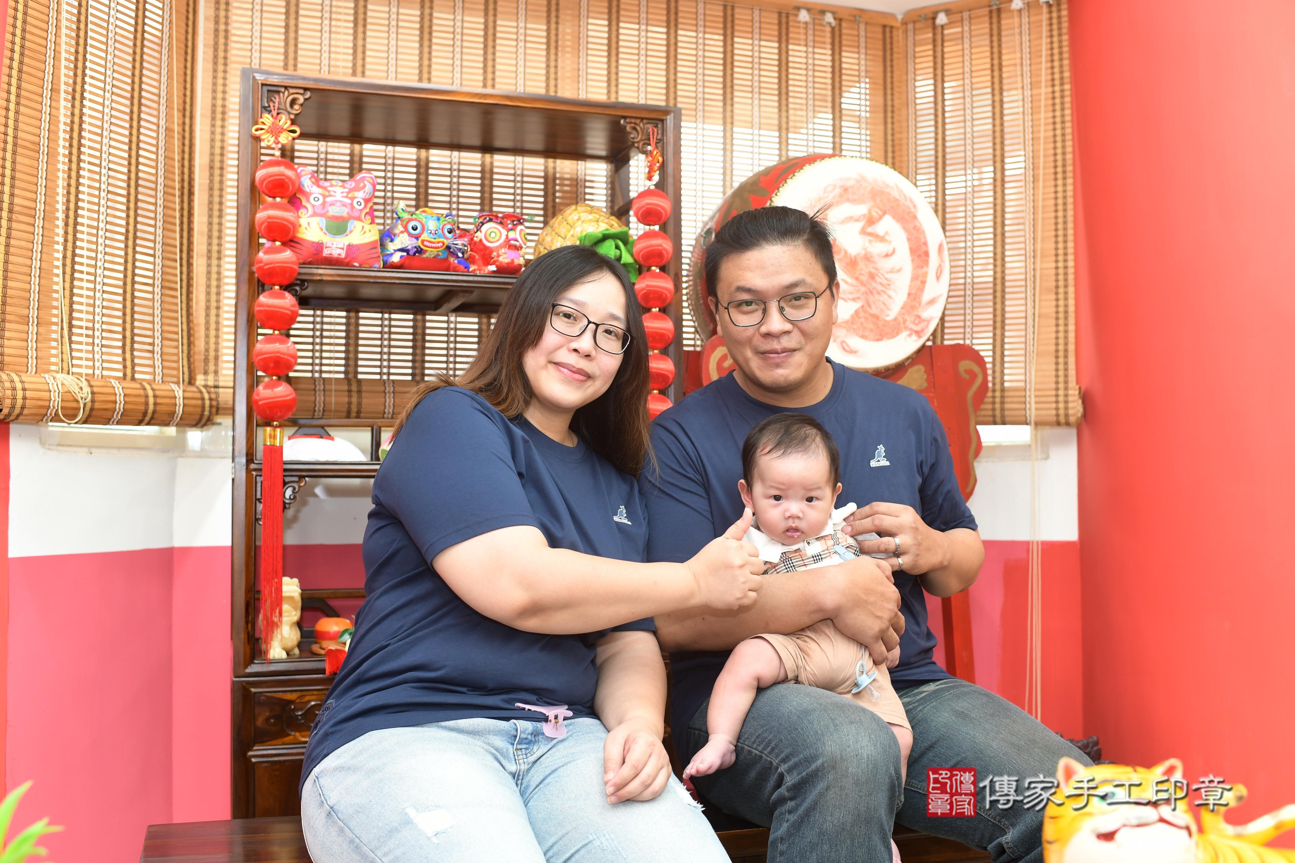 傳家手工印章高雄店、抓周、度脺、中國風會場、傳家嬰兒古禮、吉祥話、抓周道具物品24種、拍照。抓周證書。寶寶抓周、滿周歲、生日快樂、祝福