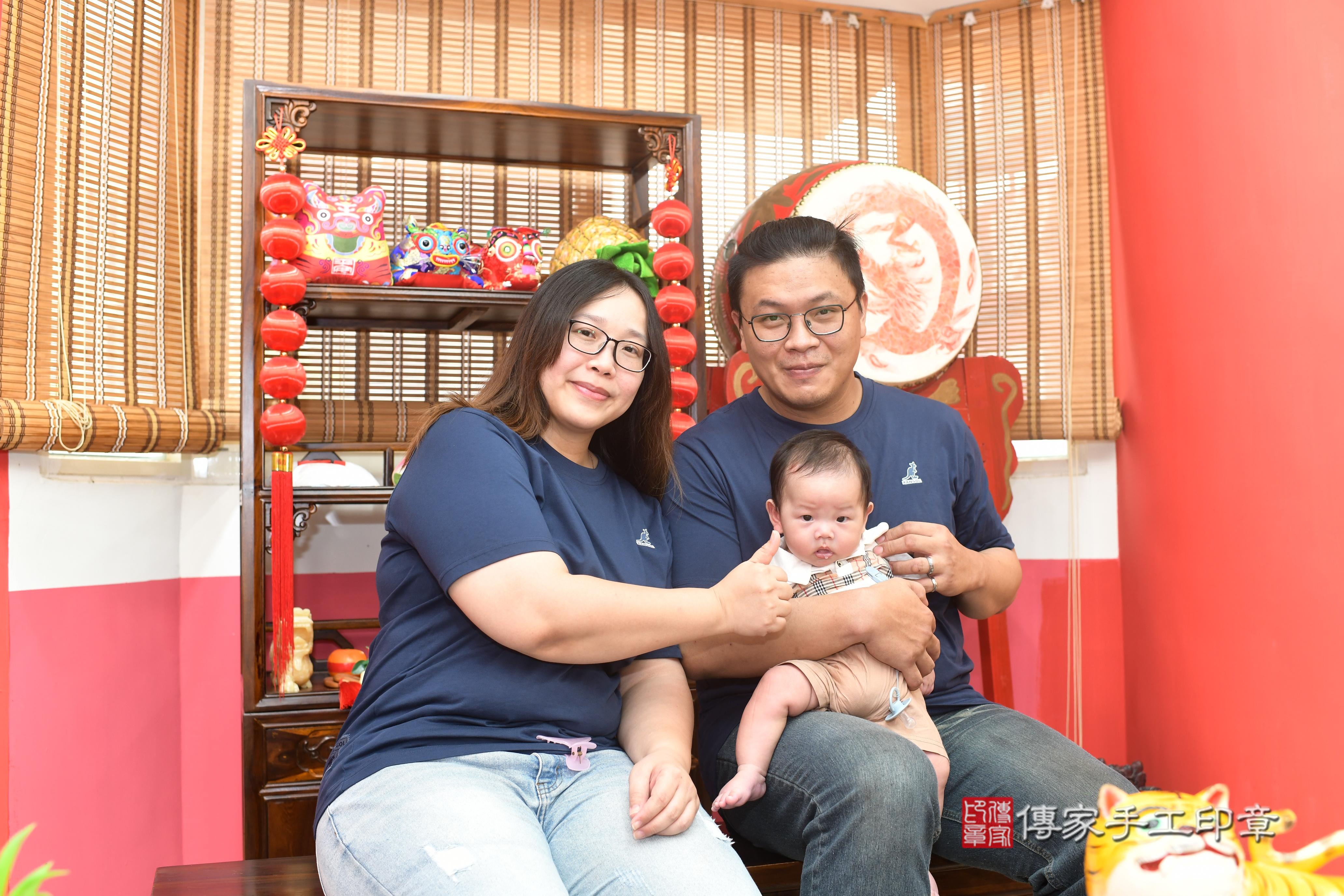 傳家手工印章高雄店、抓周、度脺、中國風會場、傳家嬰兒古禮、吉祥話、抓周道具物品24種、拍照。抓周證書。寶寶抓周、滿周歲、生日快樂、祝福