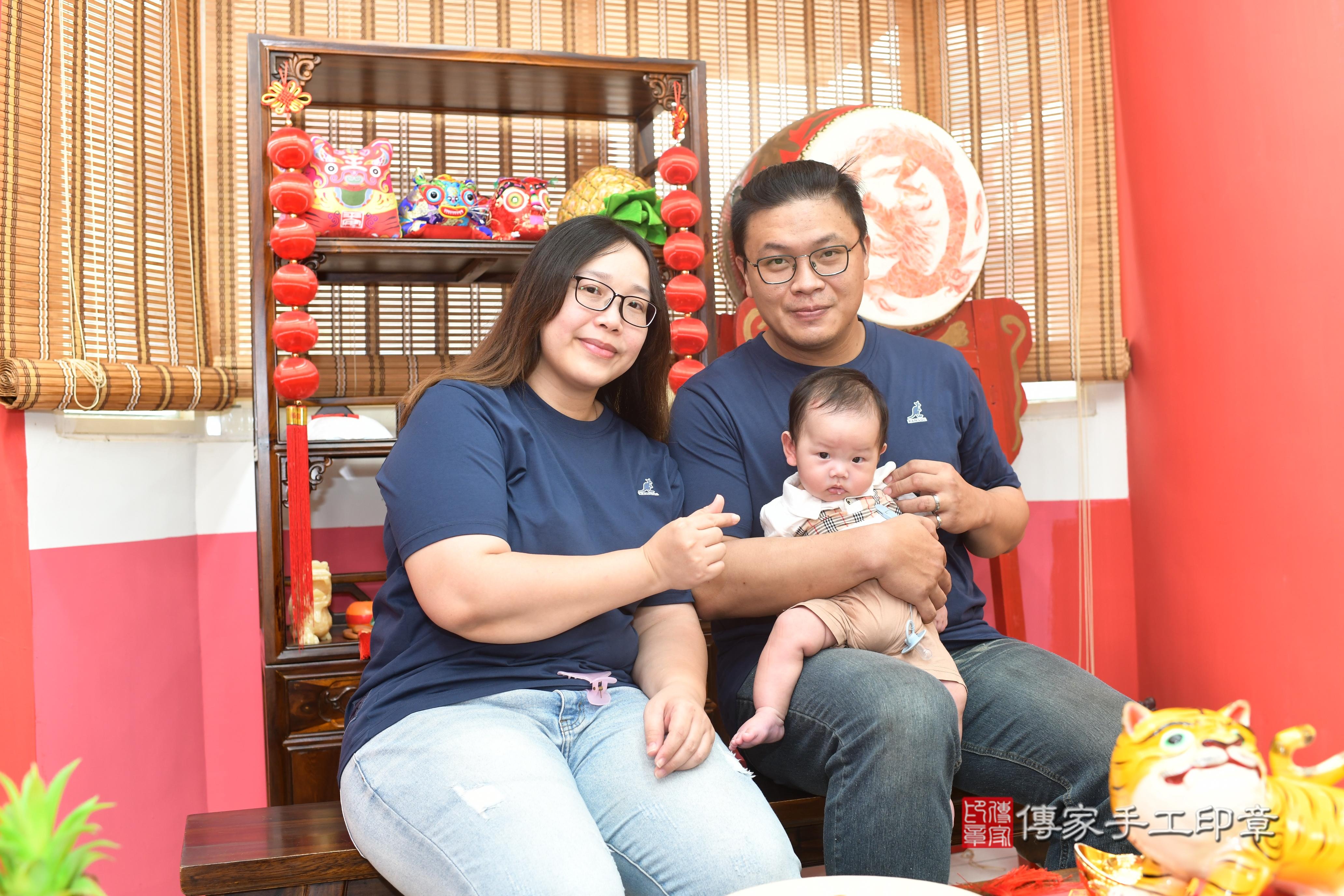 傳家手工印章高雄店、抓周、度脺、中國風會場、傳家嬰兒古禮、吉祥話、抓周道具物品24種、拍照。抓周證書。寶寶抓周、滿周歲、生日快樂、祝福