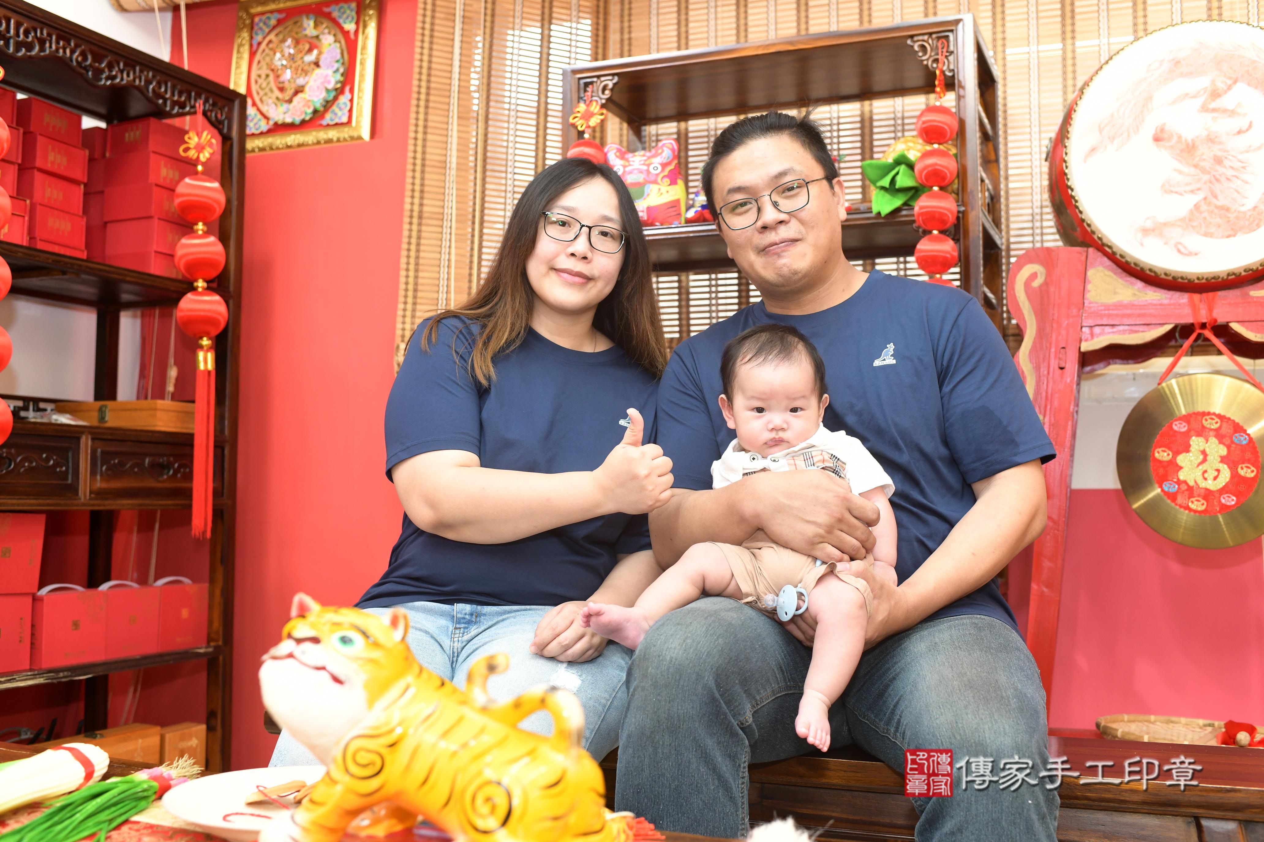 傳家手工印章高雄店、抓周、度脺、中國風會場、傳家嬰兒古禮、吉祥話、抓周道具物品24種、拍照。抓周證書。寶寶抓周、滿周歲、生日快樂、祝福