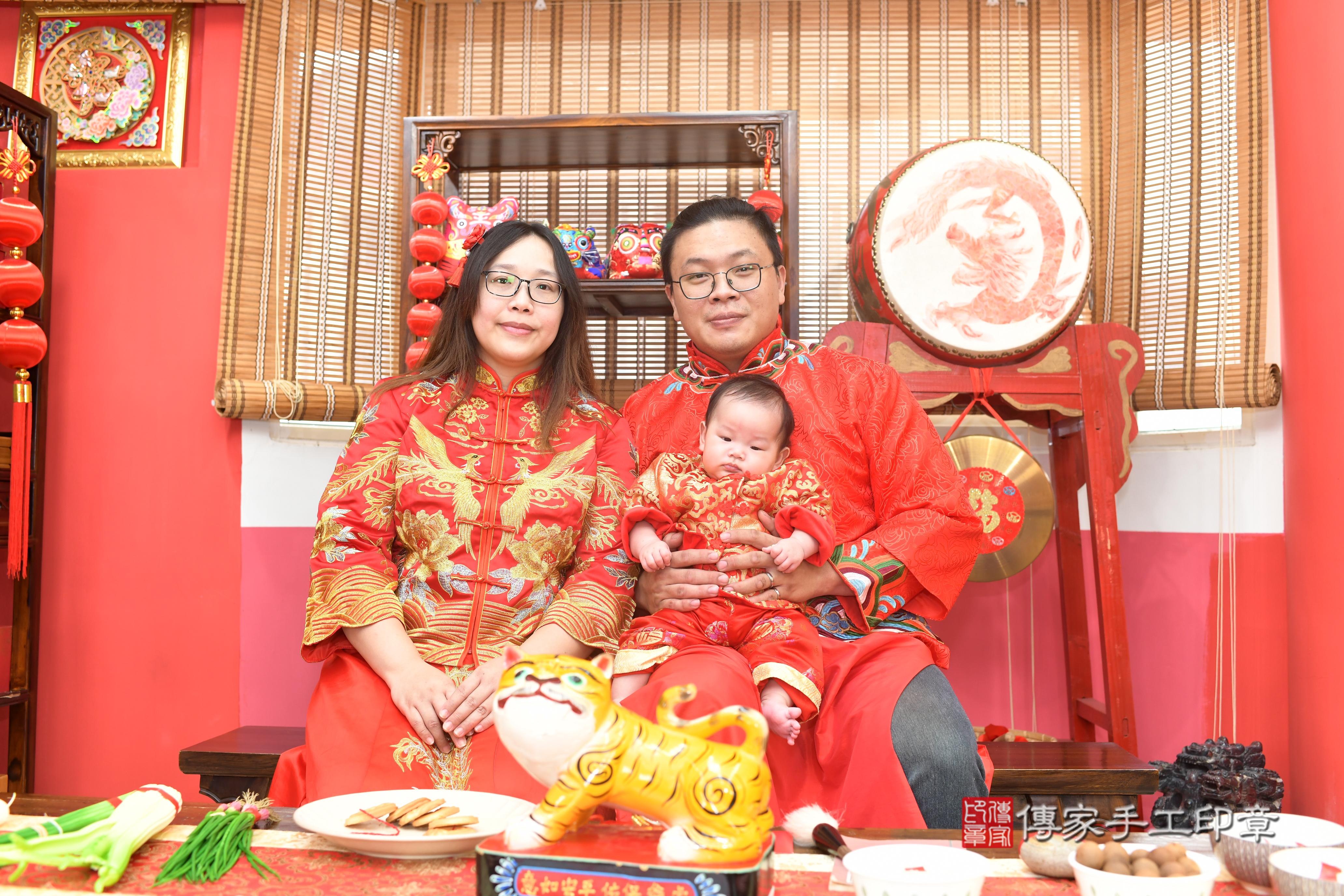 傳家手工印章高雄店、抓周、度脺、中國風會場、傳家嬰兒古禮、吉祥話、抓周道具物品24種、拍照。抓周證書。寶寶抓周、滿周歲、生日快樂、祝福