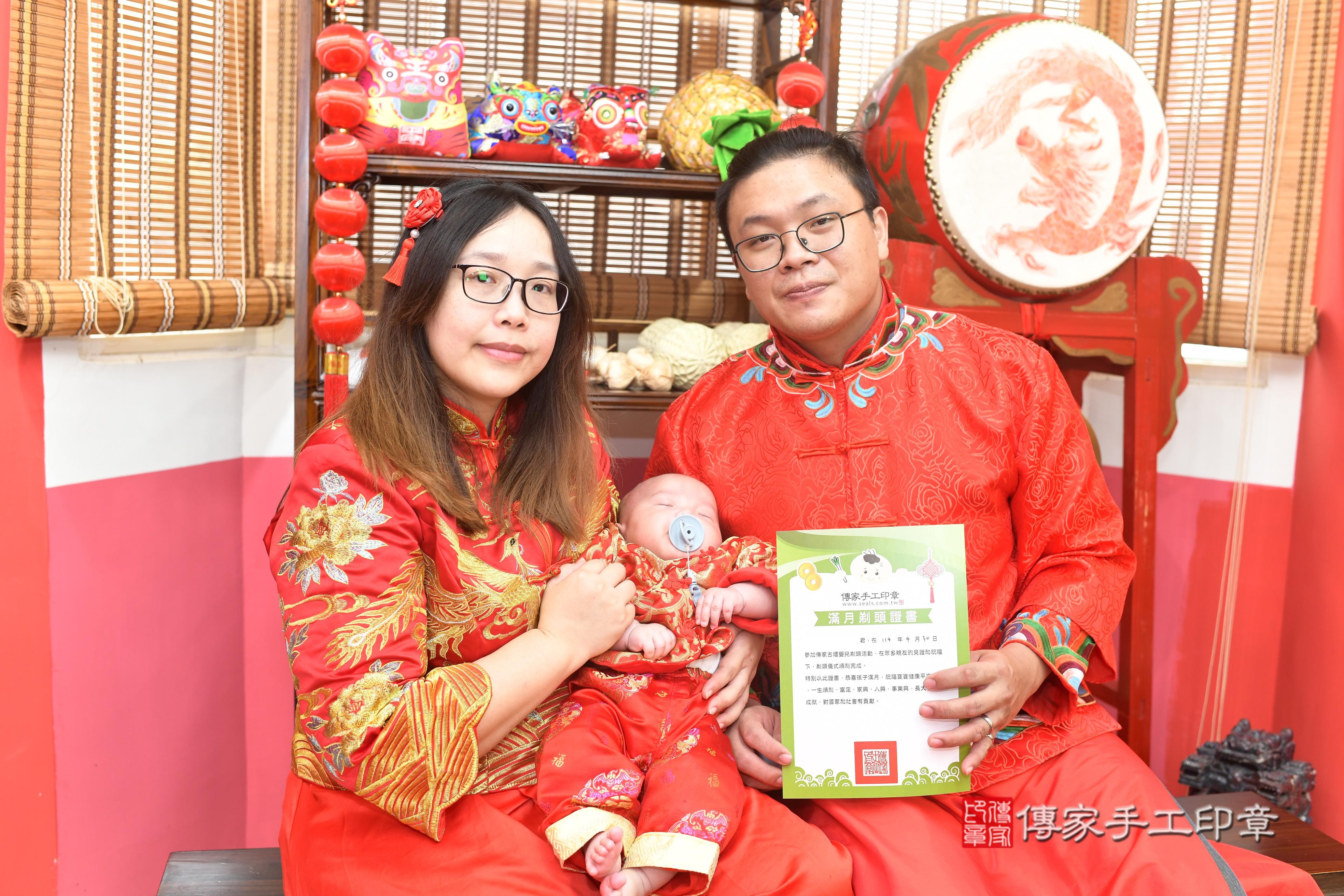 傳家手工印章高雄店、抓周、度脺、中國風會場、傳家嬰兒古禮、吉祥話、抓周道具物品24種、拍照。抓周證書。寶寶抓周、滿周歲、生日快樂、祝福