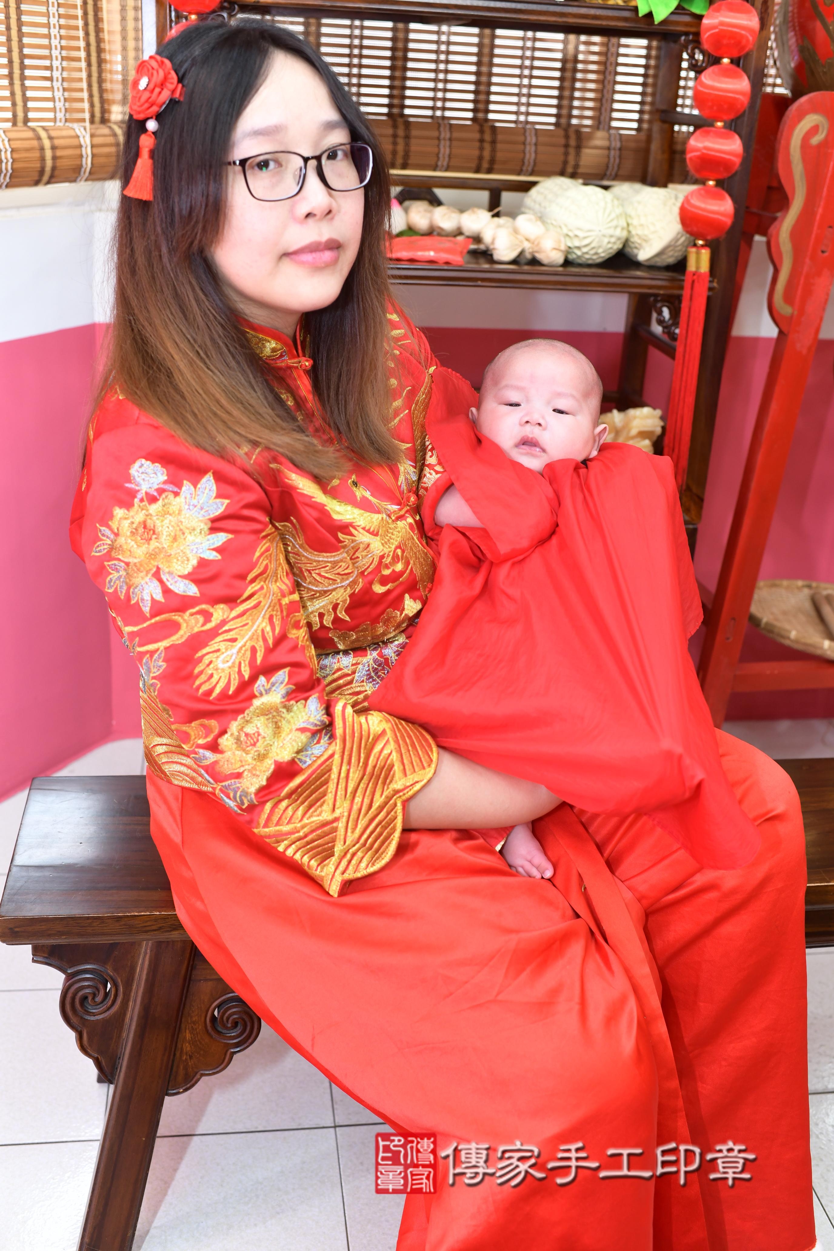 傳家手工印章高雄店、抓周、度脺、中國風會場、傳家嬰兒古禮、吉祥話、抓周道具物品24種、拍照。抓周證書。寶寶抓周、滿周歲、生日快樂、祝福