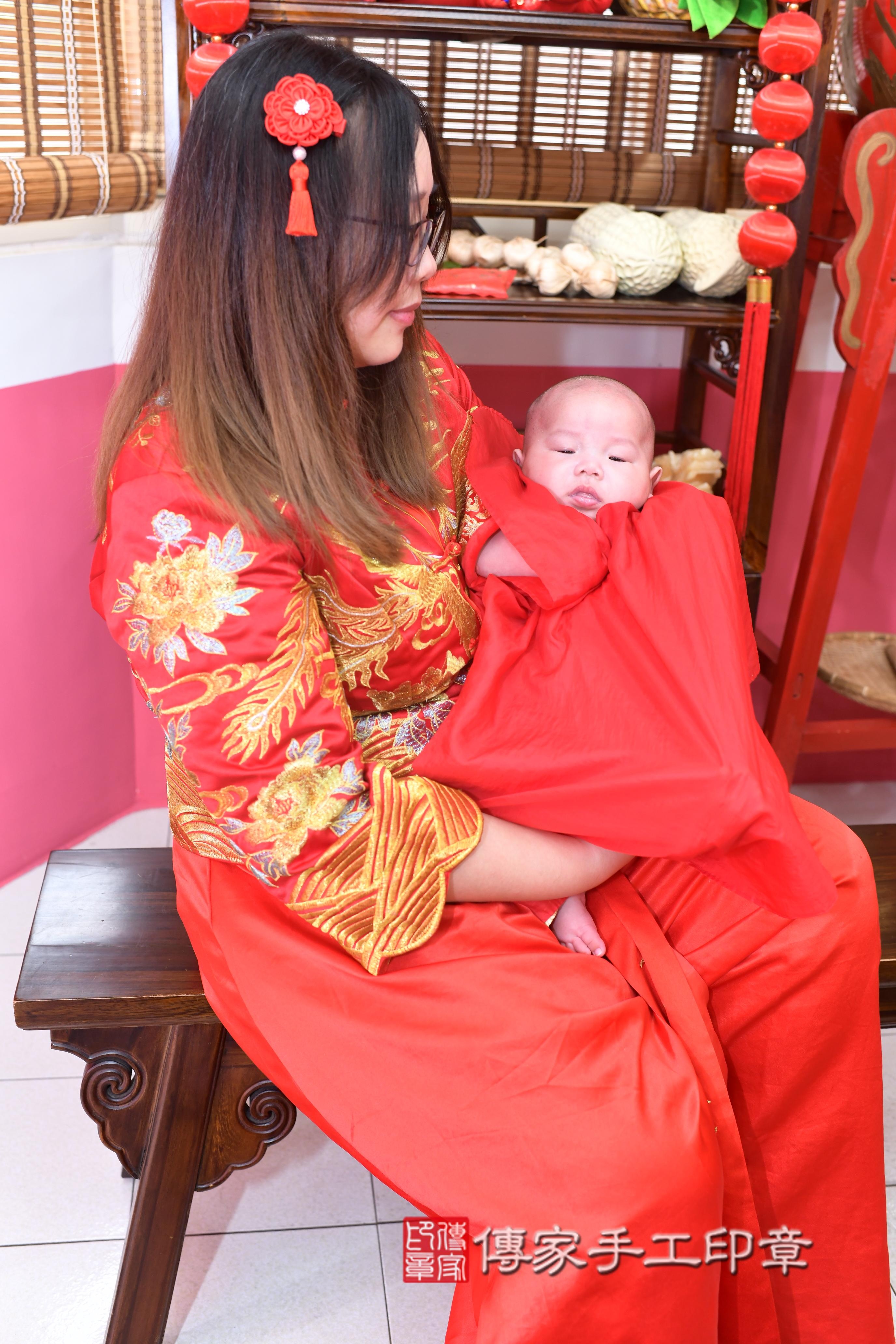 傳家手工印章高雄店、抓周、度脺、中國風會場、傳家嬰兒古禮、吉祥話、抓周道具物品24種、拍照。抓周證書。寶寶抓周、滿周歲、生日快樂、祝福
