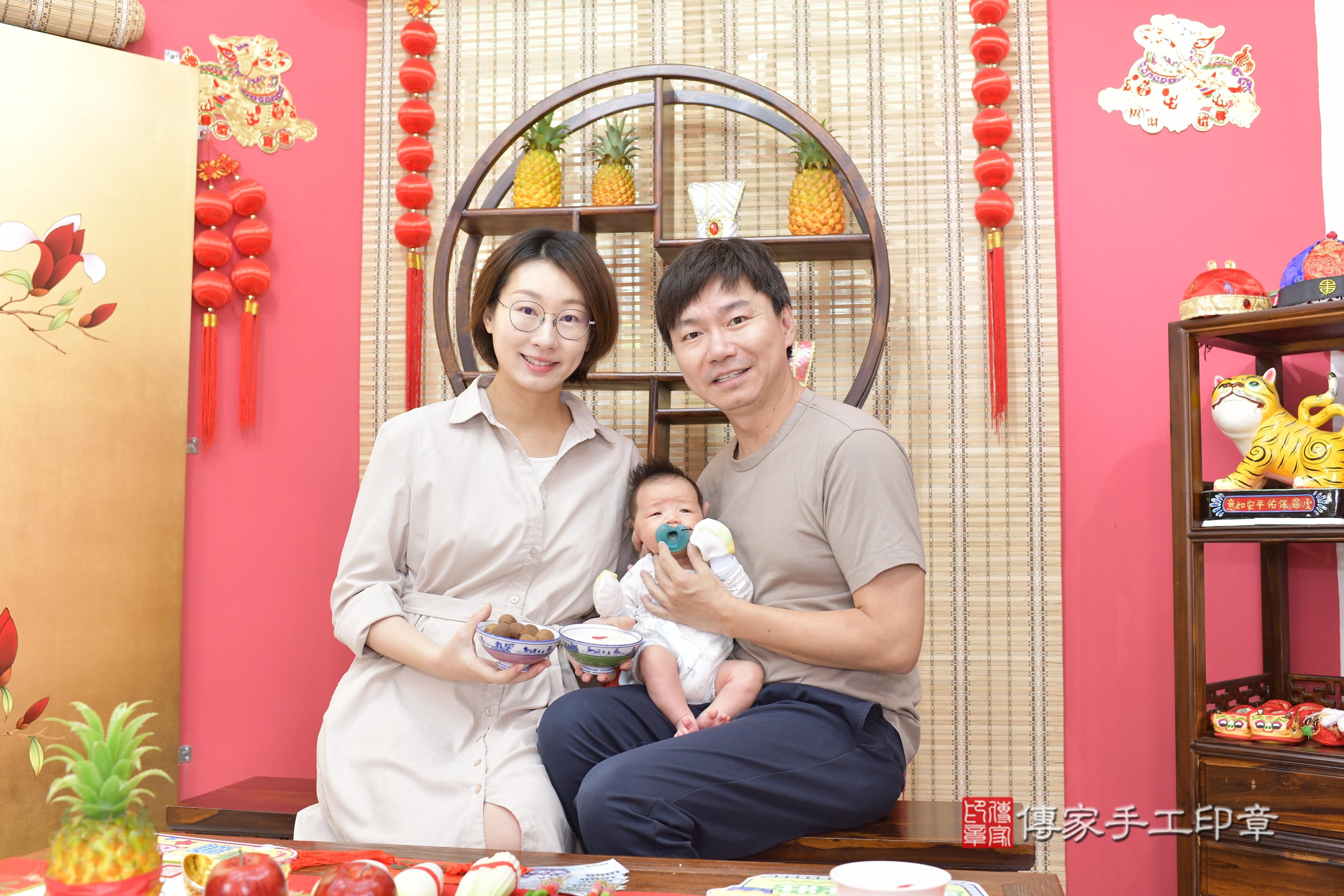 傳家手工印章新竹店、抓周、度脺、中國風會場、傳家嬰兒古禮、吉祥話、抓周道具物品24種、拍照。抓周證書。寶寶抓周、滿周歲、生日快樂、祝福
