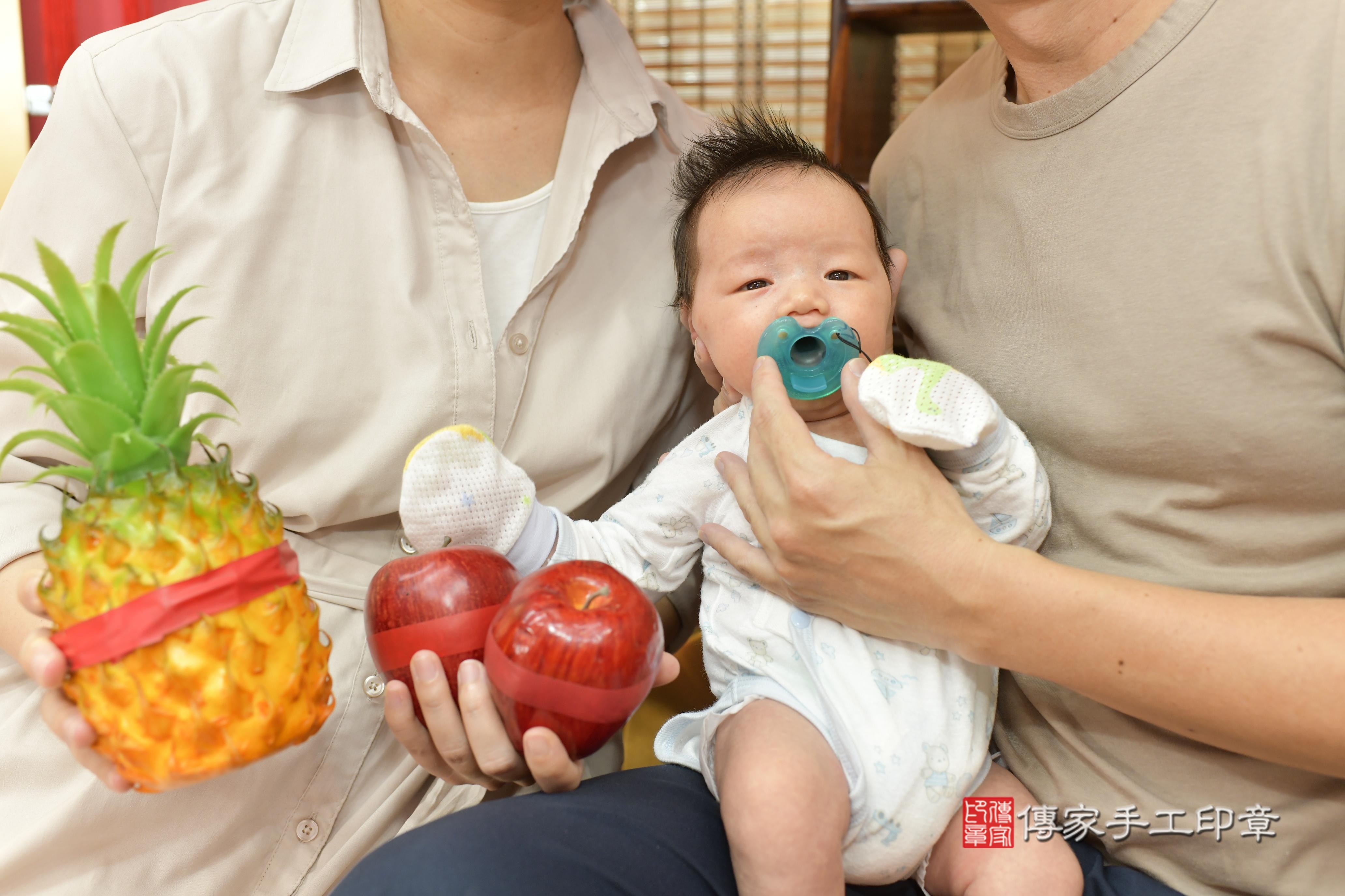 傳家手工印章新竹店、抓周、度脺、中國風會場、傳家嬰兒古禮、吉祥話、抓周道具物品24種、拍照。抓周證書。寶寶抓周、滿周歲、生日快樂、祝福