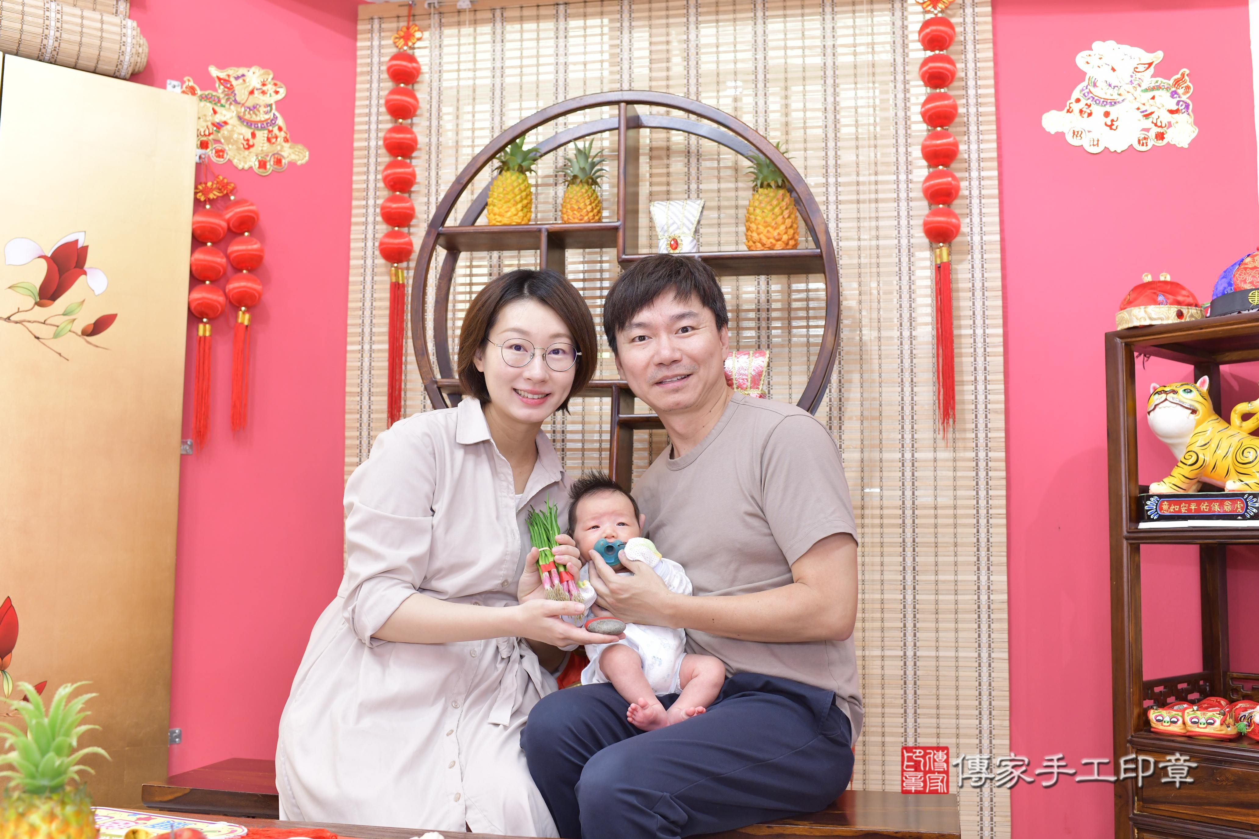 傳家手工印章新竹店、抓周、度脺、中國風會場、傳家嬰兒古禮、吉祥話、抓周道具物品24種、拍照。抓周證書。寶寶抓周、滿周歲、生日快樂、祝福