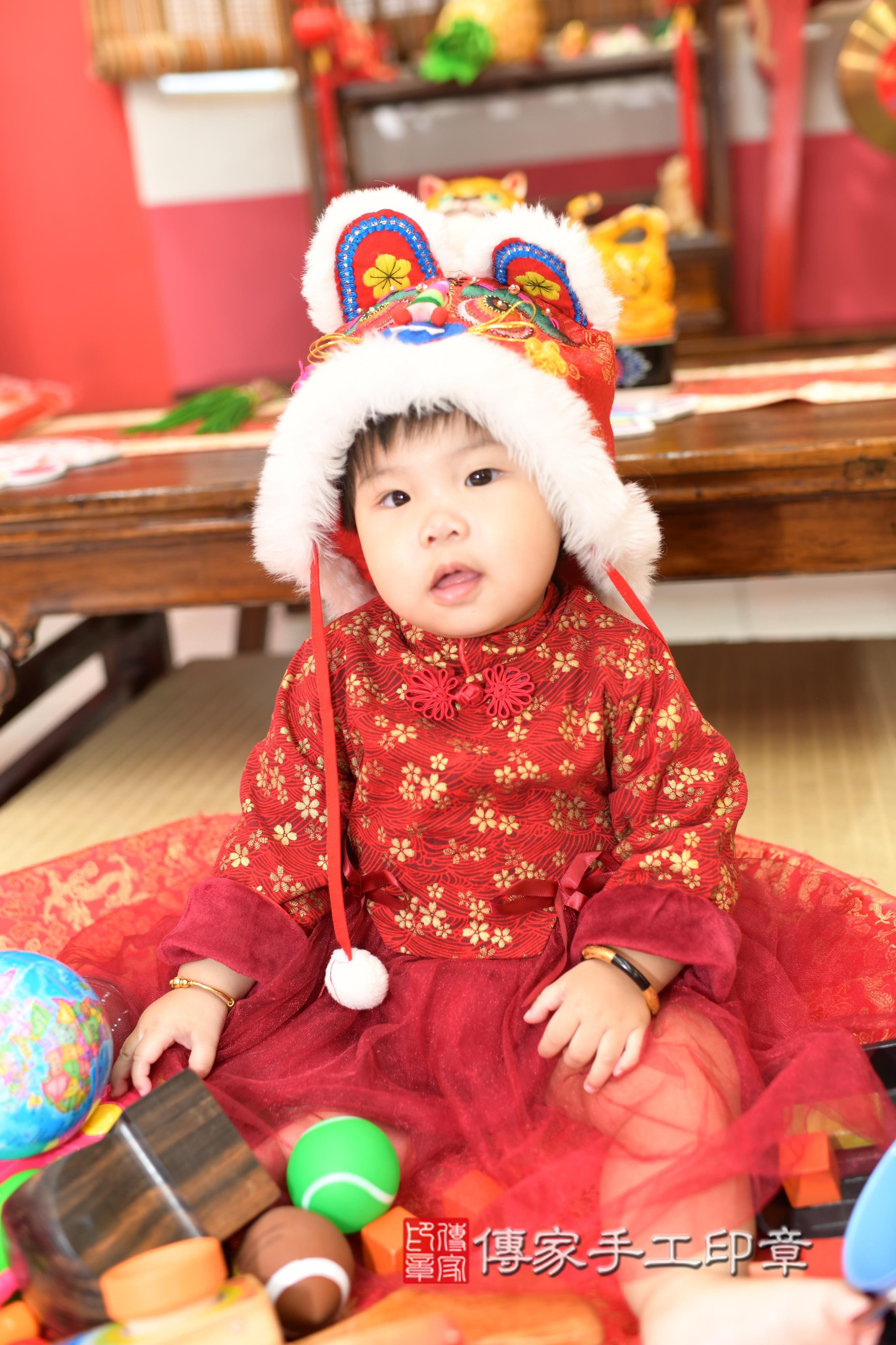 傳家手工印章高雄店、抓周、度脺、中國風會場、傳家嬰兒古禮、吉祥話、抓周道具物品24種、拍照。抓周證書。寶寶抓周、滿周歲、生日快樂、祝福 傳家手工印章高雄店、抓周、度脺、中國風會場、傳家嬰兒古禮、吉祥話、抓周道具物品24種、拍照。抓周證書。寶寶抓周、滿周歲、生日快樂、祝福