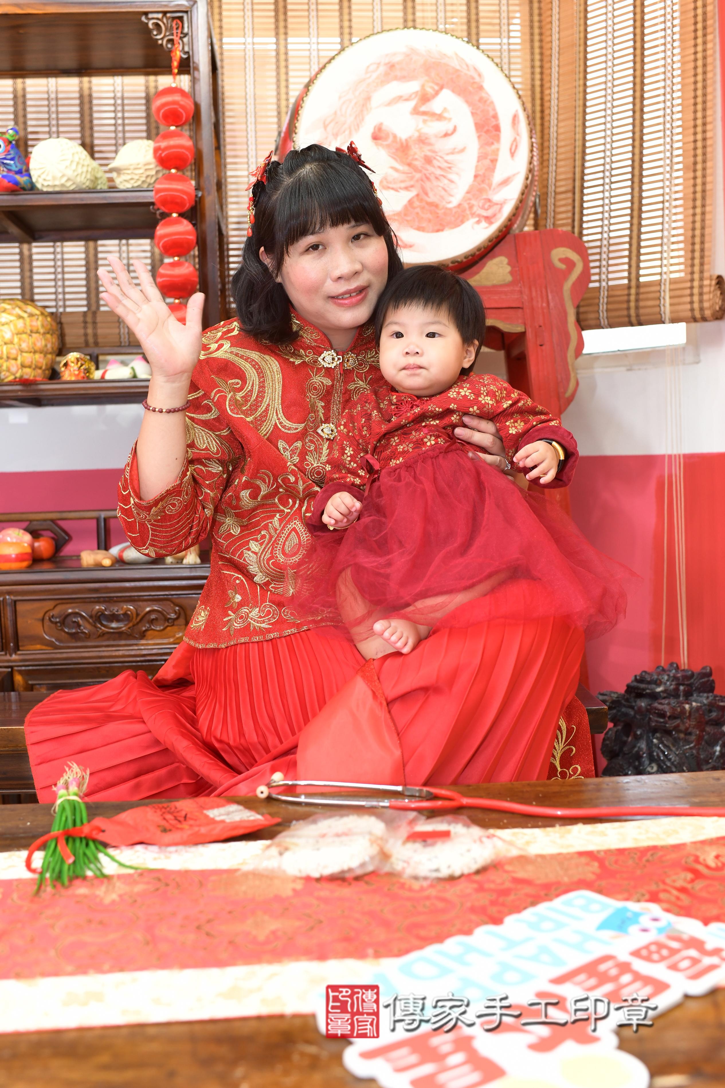 傳家手工印章高雄店、抓周、度脺、中國風會場、傳家嬰兒古禮、吉祥話、抓周道具物品24種、拍照。抓周證書。寶寶抓周、滿周歲、生日快樂、祝福 傳家手工印章高雄店、抓周、度脺、中國風會場、傳家嬰兒古禮、吉祥話、抓周道具物品24種、拍照。抓周證書。寶寶抓周、滿周歲、生日快樂、祝福