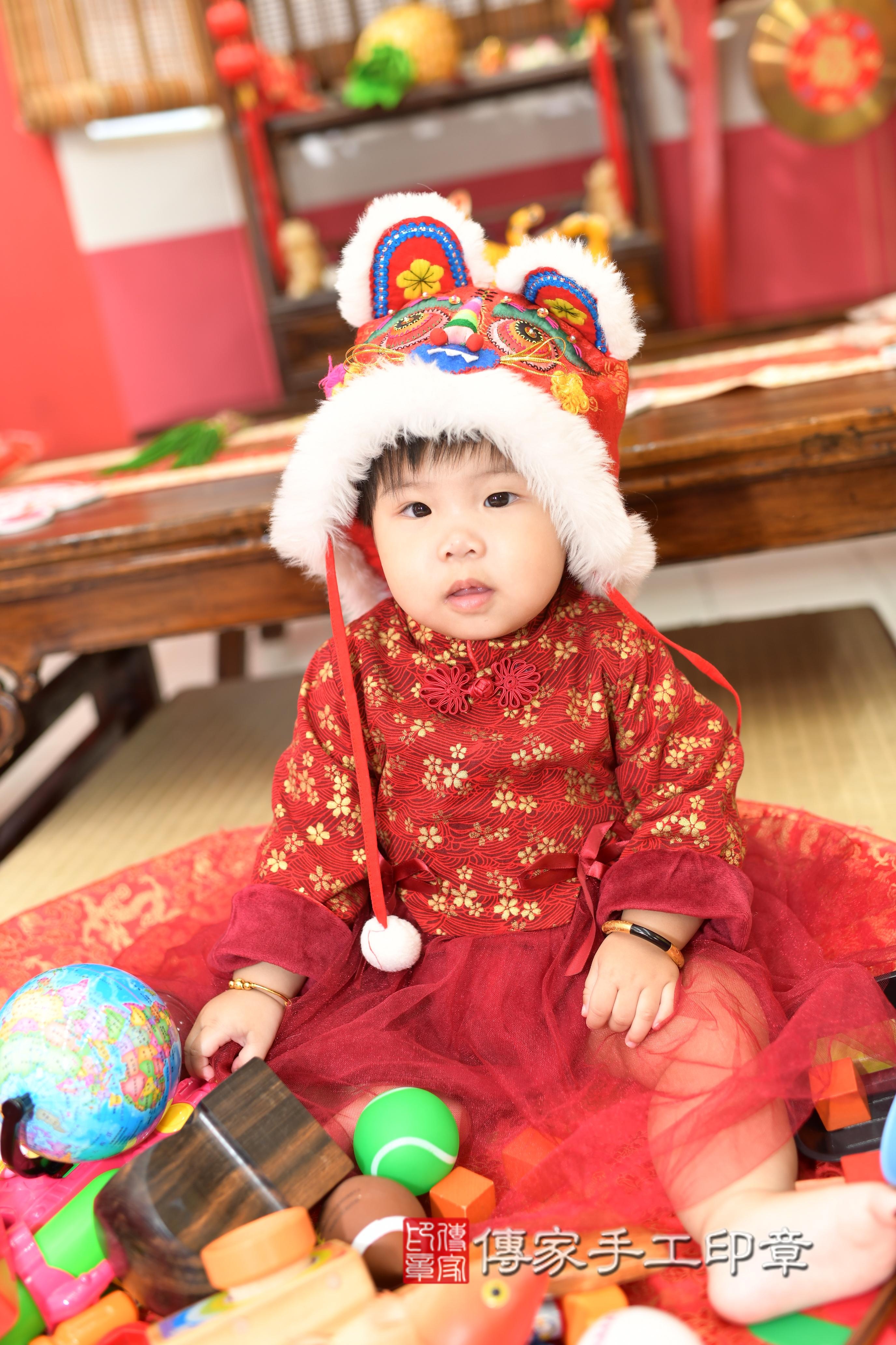 傳家手工印章高雄店、抓周、度脺、中國風會場、傳家嬰兒古禮、吉祥話、抓周道具物品24種、拍照。抓周證書。寶寶抓周、滿周歲、生日快樂、祝福 傳家手工印章高雄店、抓周、度脺、中國風會場、傳家嬰兒古禮、吉祥話、抓周道具物品24種、拍照。抓周證書。寶寶抓周、滿周歲、生日快樂、祝福