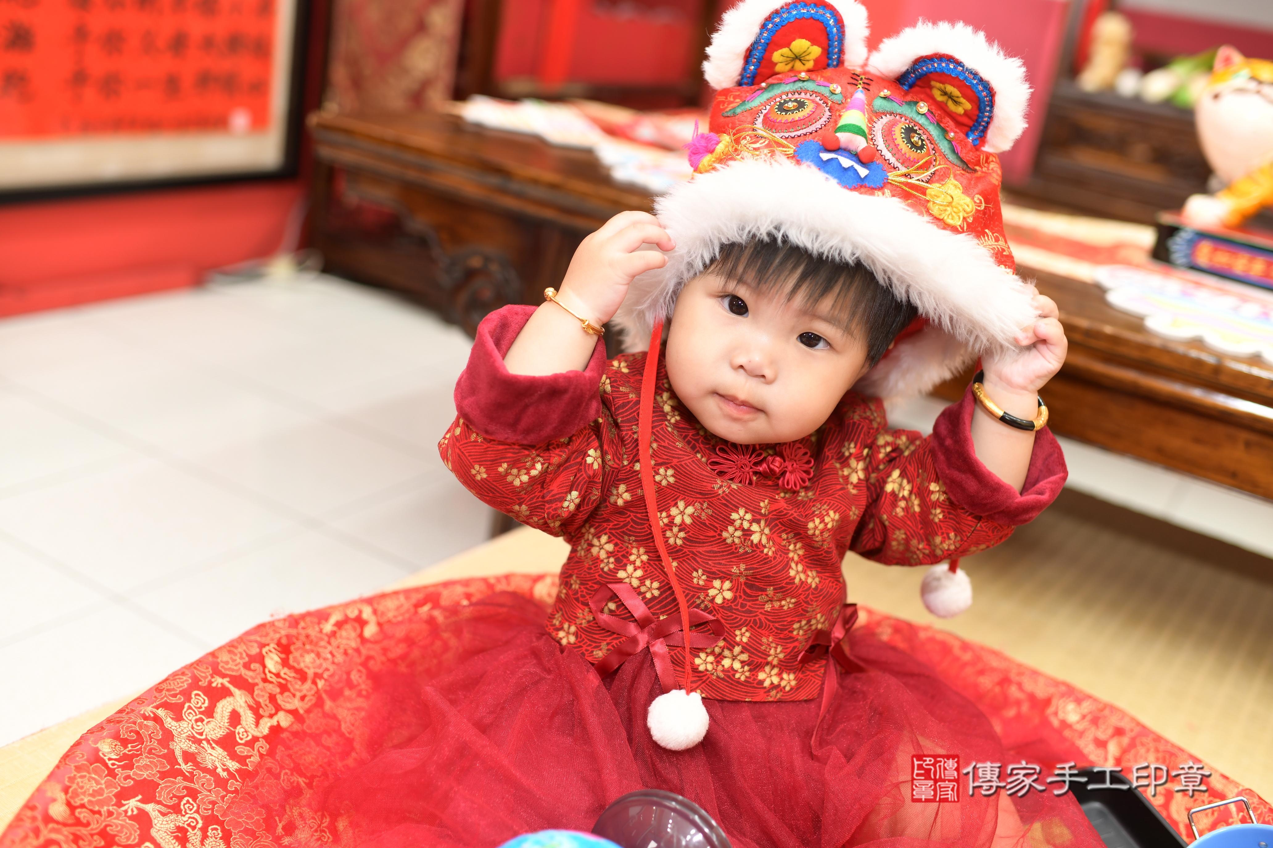 傳家手工印章高雄店、抓周、度脺、中國風會場、傳家嬰兒古禮、吉祥話、抓周道具物品24種、拍照。抓周證書。寶寶抓周、滿周歲、生日快樂、祝福 傳家手工印章高雄店、抓周、度脺、中國風會場、傳家嬰兒古禮、吉祥話、抓周道具物品24種、拍照。抓周證書。寶寶抓周、滿周歲、生日快樂、祝福