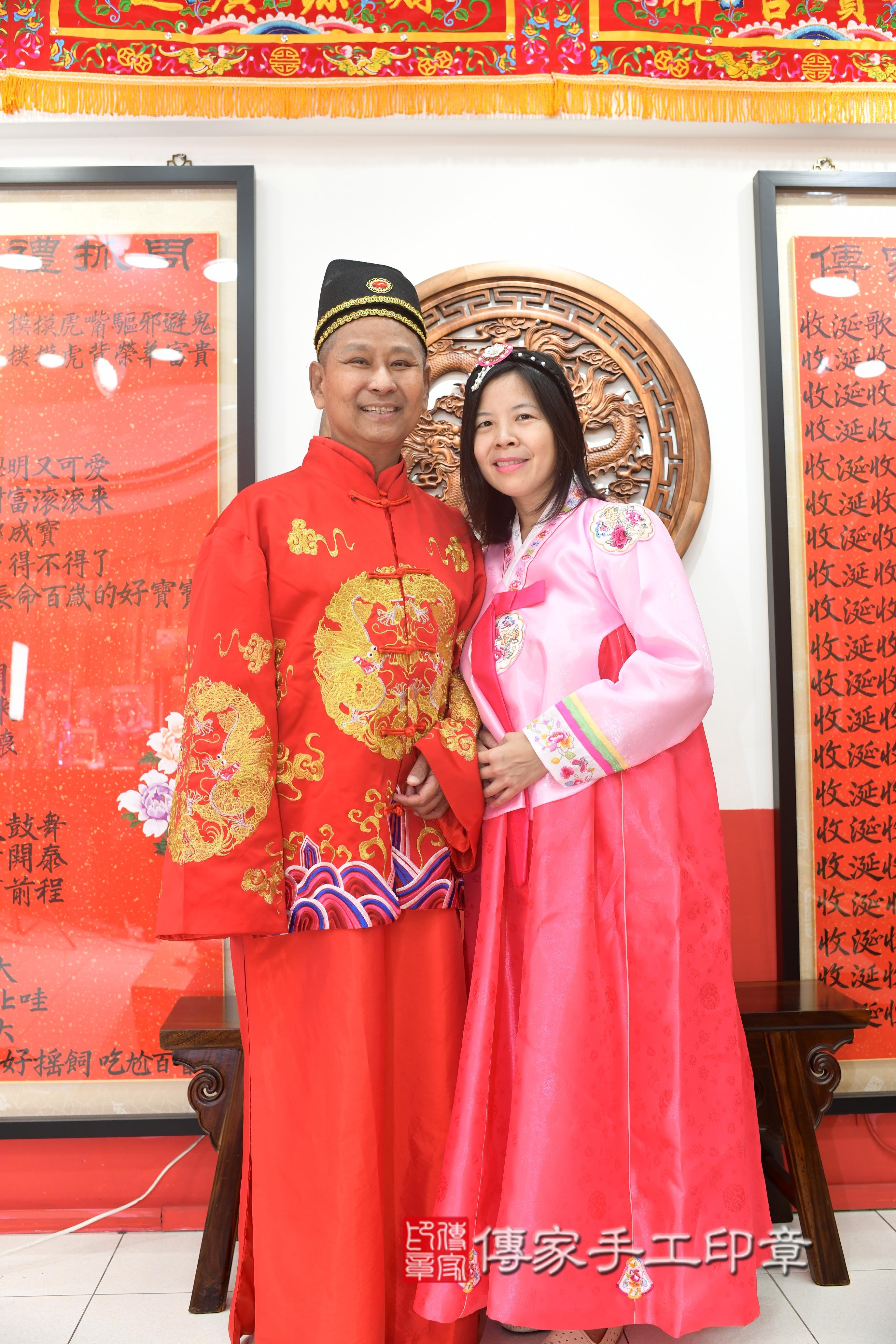 傳家手工印章高雄店、抓周、度脺、中國風會場、傳家嬰兒古禮、吉祥話、抓周道具物品24種、拍照。抓周證書。寶寶抓周、滿周歲、生日快樂、祝福 傳家手工印章高雄店、抓周、度脺、中國風會場、傳家嬰兒古禮、吉祥話、抓周道具物品24種、拍照。抓周證書。寶寶抓周、滿周歲、生日快樂、祝福