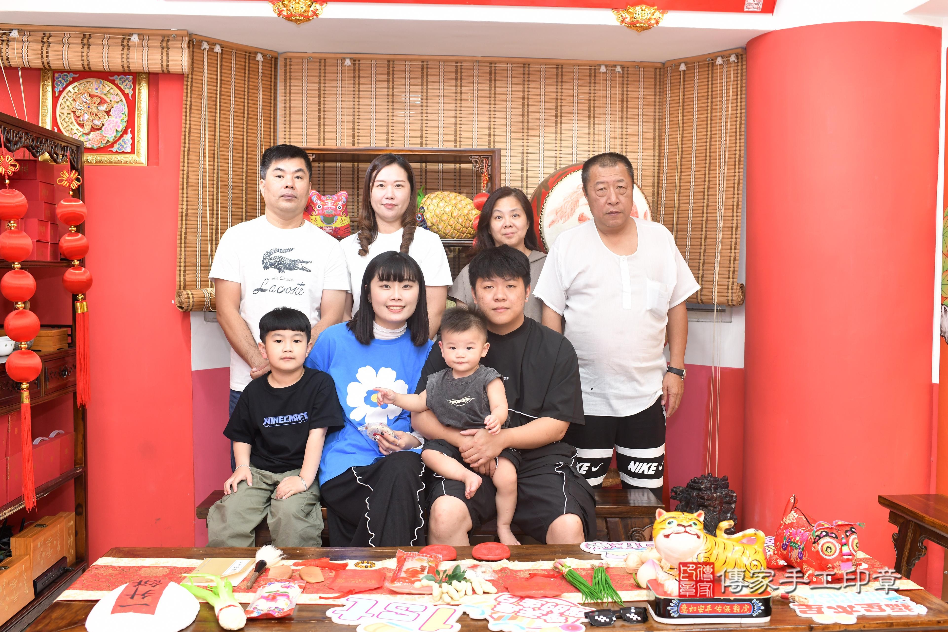 傳家手工印章高雄店、抓周、度脺、中國風會場、傳家嬰兒古禮、吉祥話、抓周道具物品24種、拍照。抓周證書。寶寶抓周、滿周歲、生日快樂、祝福 傳家手工印章高雄店、抓周、度脺、中國風會場、傳家嬰兒古禮、吉祥話、抓周道具物品24種、拍照。抓周證書。寶寶抓周、滿周歲、生日快樂、祝福