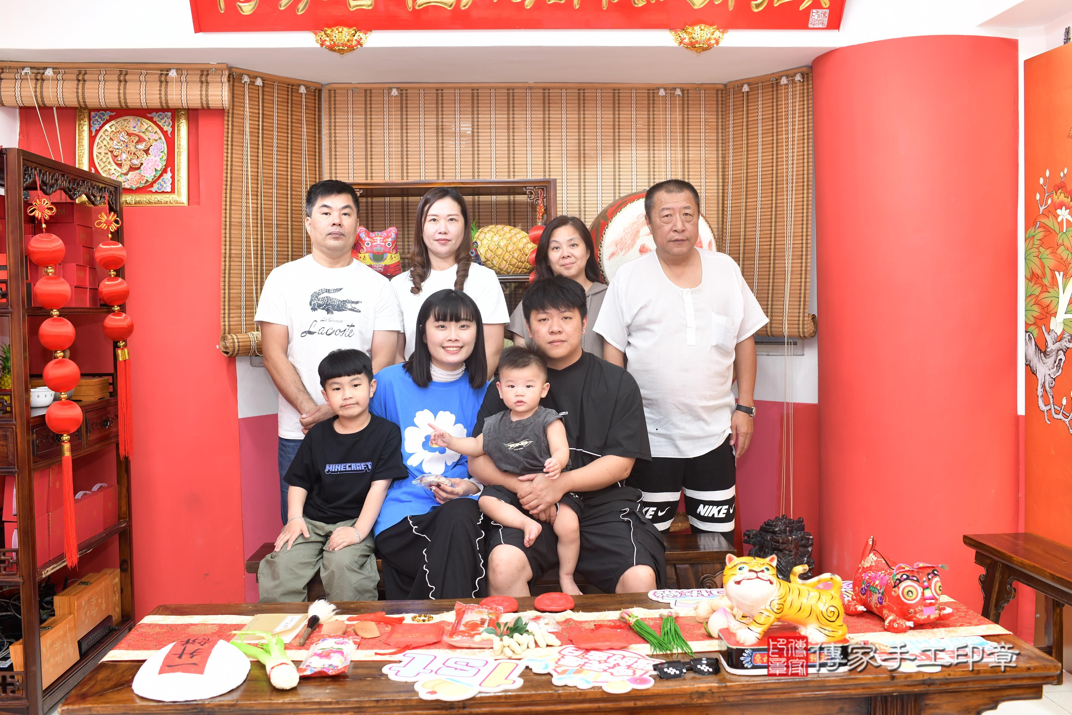 傳家手工印章高雄店、抓周、度脺、中國風會場、傳家嬰兒古禮、吉祥話、抓周道具物品24種、拍照。抓周證書。寶寶抓周、滿周歲、生日快樂、祝福 傳家手工印章高雄店、抓周、度脺、中國風會場、傳家嬰兒古禮、吉祥話、抓周道具物品24種、拍照。抓周證書。寶寶抓周、滿周歲、生日快樂、祝福