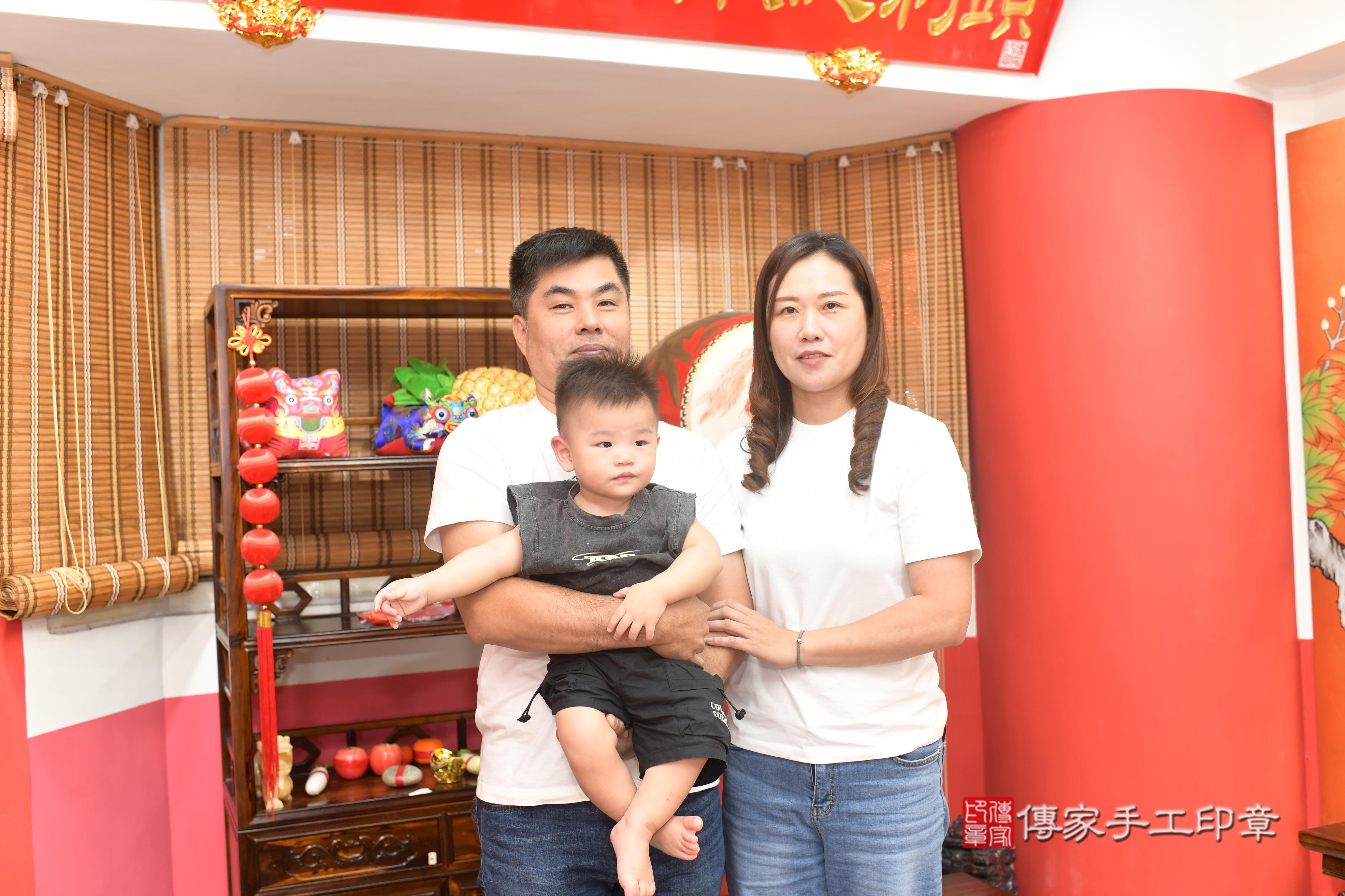 傳家手工印章高雄店、抓周、度脺、中國風會場、傳家嬰兒古禮、吉祥話、抓周道具物品24種、拍照。抓周證書。寶寶抓周、滿周歲、生日快樂、祝福 傳家手工印章高雄店、抓周、度脺、中國風會場、傳家嬰兒古禮、吉祥話、抓周道具物品24種、拍照。抓周證書。寶寶抓周、滿周歲、生日快樂、祝福