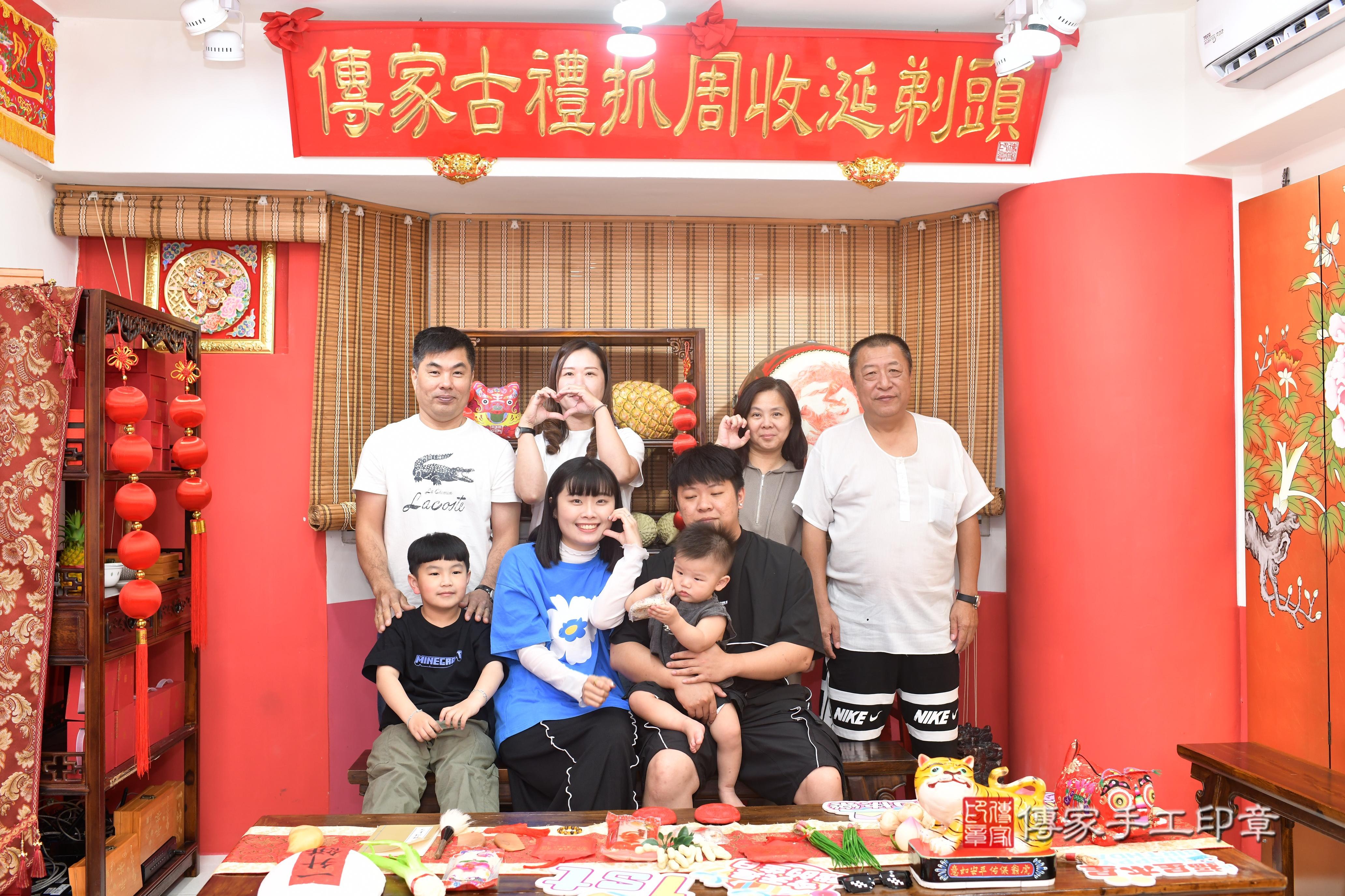 傳家手工印章高雄店、抓周、度脺、中國風會場、傳家嬰兒古禮、吉祥話、抓周道具物品24種、拍照。抓周證書。寶寶抓周、滿周歲、生日快樂、祝福 傳家手工印章高雄店、抓周、度脺、中國風會場、傳家嬰兒古禮、吉祥話、抓周道具物品24種、拍照。抓周證書。寶寶抓周、滿周歲、生日快樂、祝福