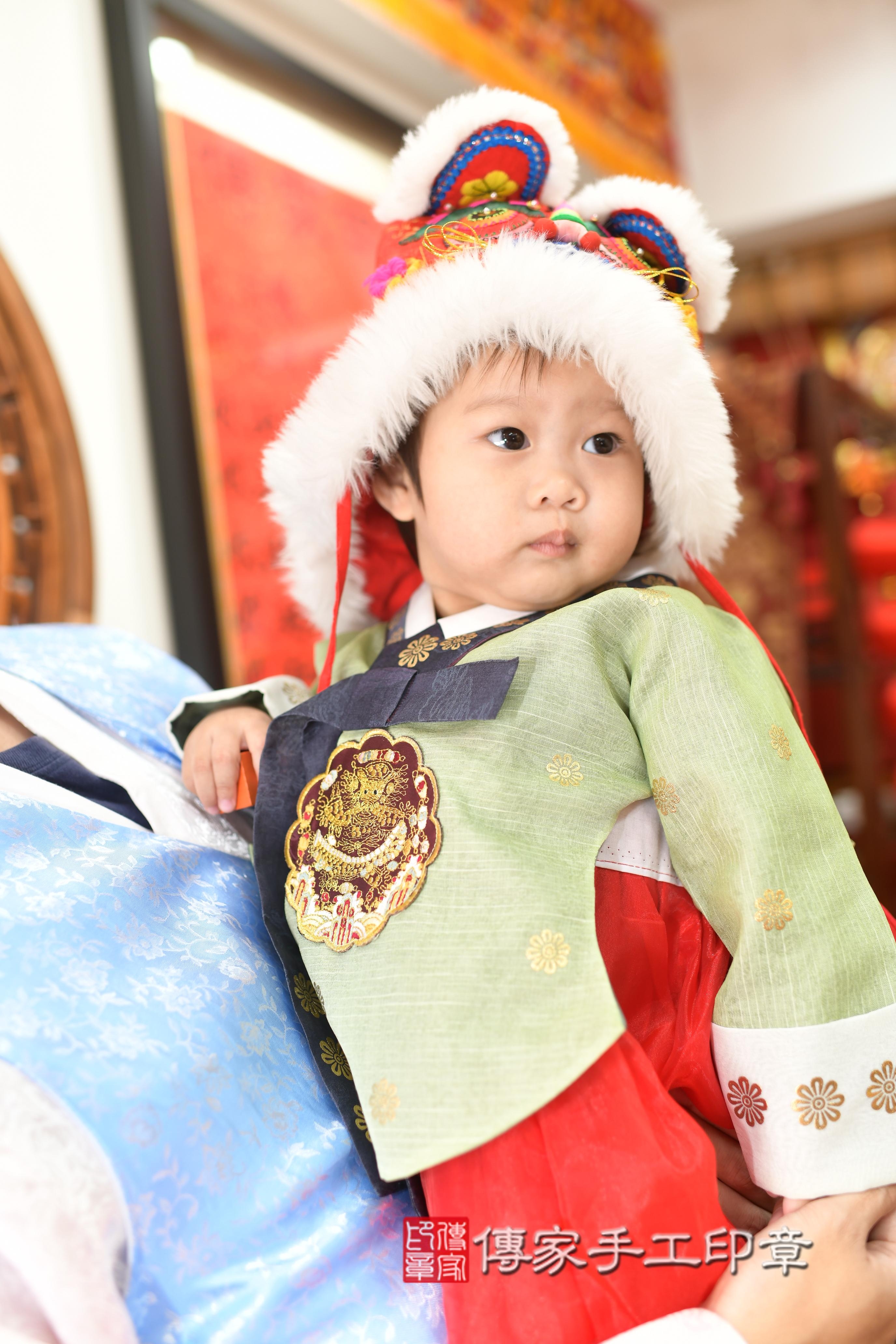 傳家手工印章高雄店、抓周、度脺、中國風會場、傳家嬰兒古禮、吉祥話、抓周道具物品24種、拍照。抓周證書。寶寶抓周、滿周歲、生日快樂、祝福 傳家手工印章高雄店、抓周、度脺、中國風會場、傳家嬰兒古禮、吉祥話、抓周道具物品24種、拍照。抓周證書。寶寶抓周、滿周歲、生日快樂、祝福