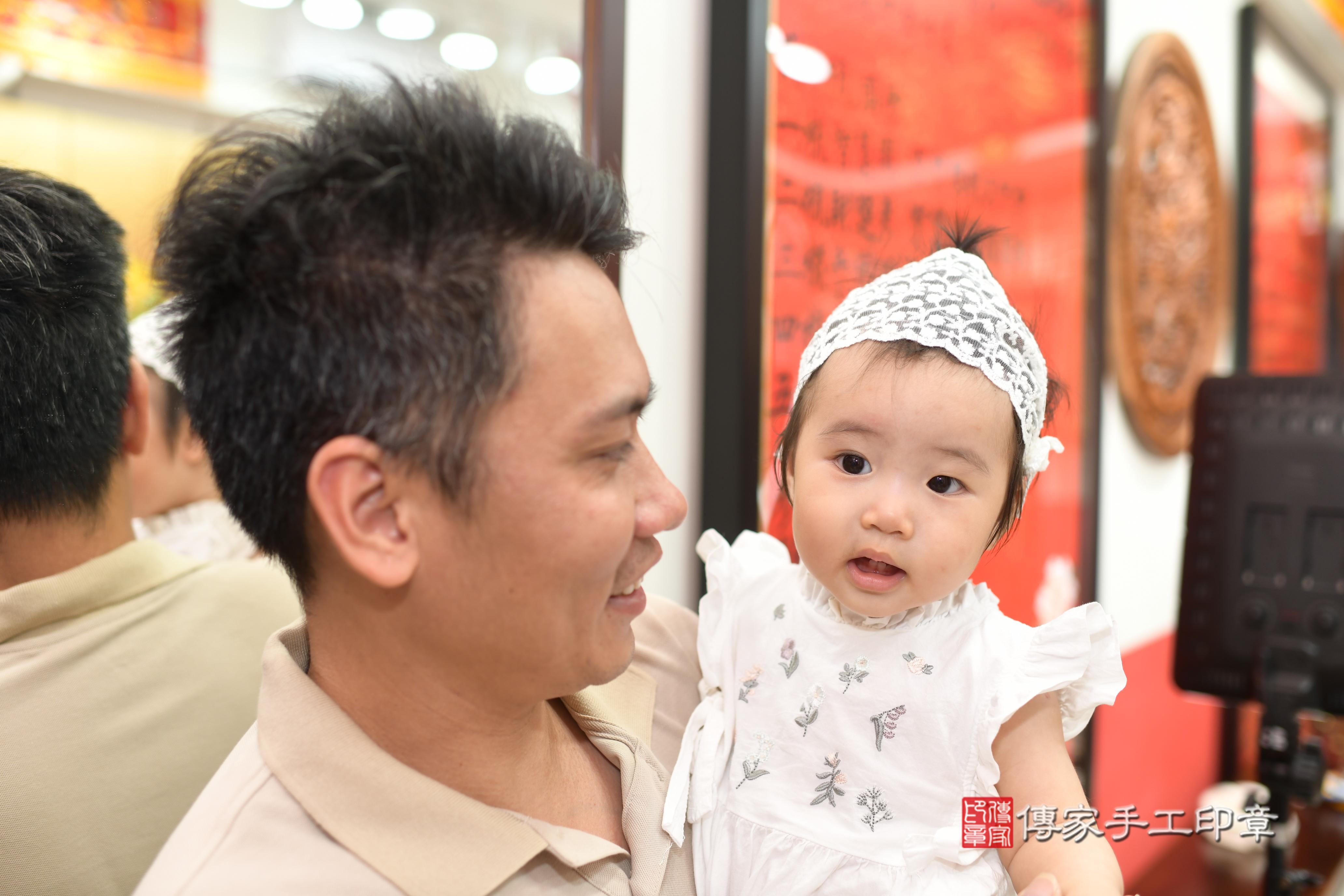 傳家手工印章高雄店、抓周、度脺、中國風會場、傳家嬰兒古禮、吉祥話、抓周道具物品24種、拍照。抓周證書。寶寶抓周、滿周歲、生日快樂、祝福 傳家手工印章高雄店、抓周、度脺、中國風會場、傳家嬰兒古禮、吉祥話、抓周道具物品24種、拍照。抓周證書。寶寶抓周、滿周歲、生日快樂、祝福