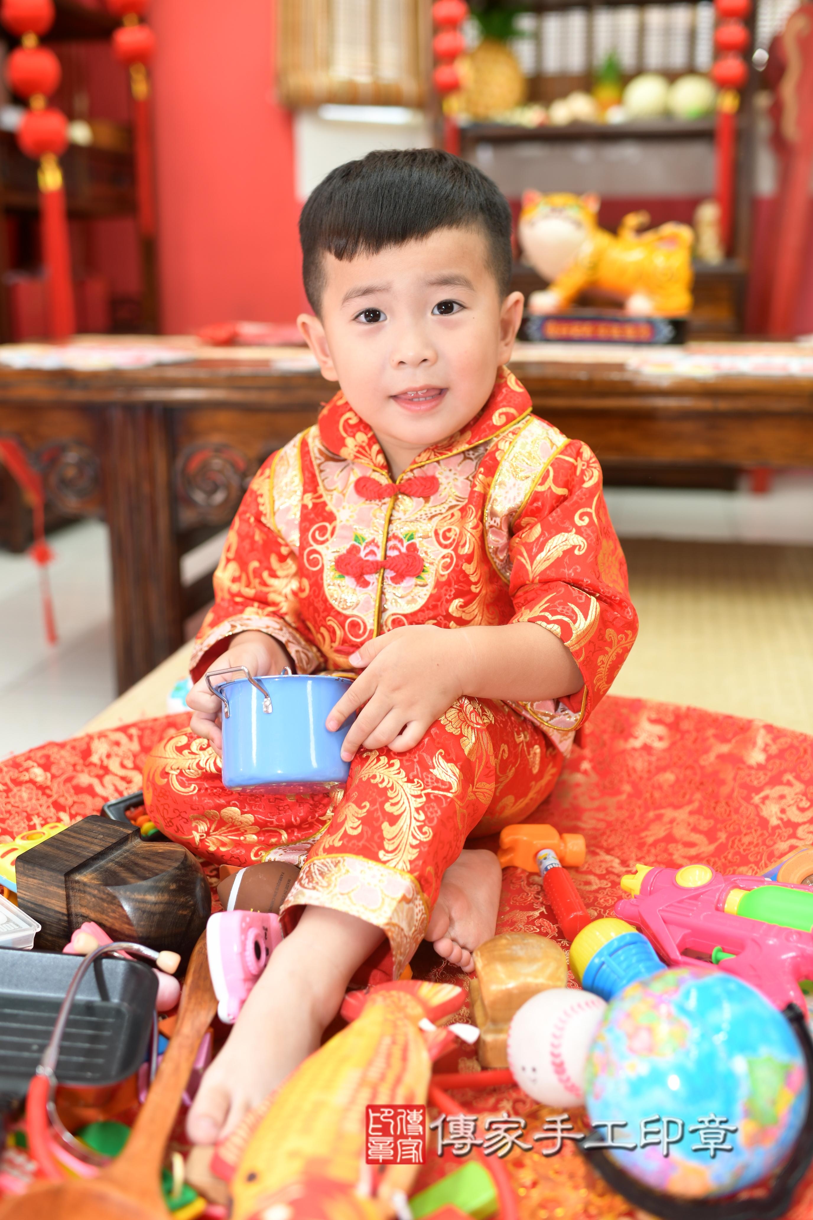 傳家手工印章高雄店、抓周、度脺、中國風會場、傳家嬰兒古禮、吉祥話、抓周道具物品24種、拍照。抓周證書。寶寶抓周、滿周歲、生日快樂、祝福 傳家手工印章高雄店、抓周、度脺、中國風會場、傳家嬰兒古禮、吉祥話、抓周道具物品24種、拍照。抓周證書。寶寶抓周、滿周歲、生日快樂、祝福