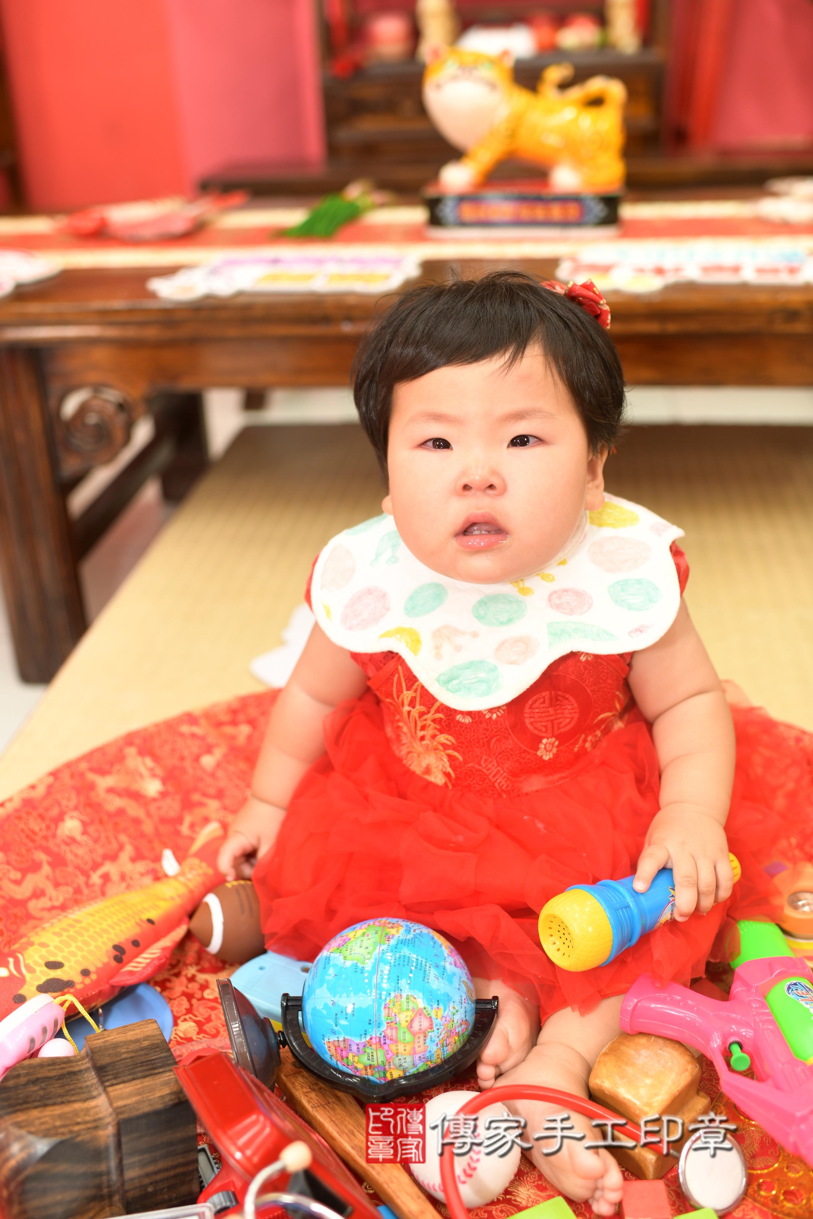 傳家手工印章高雄店、抓周、度脺、中國風會場、傳家嬰兒古禮、吉祥話、抓周道具物品24種、拍照。抓周證書。寶寶抓周、滿周歲、生日快樂、祝福 傳家手工印章高雄店、抓周、度脺、中國風會場、傳家嬰兒古禮、吉祥話、抓周道具物品24種、拍照。抓周證書。寶寶抓周、滿周歲、生日快樂、祝福