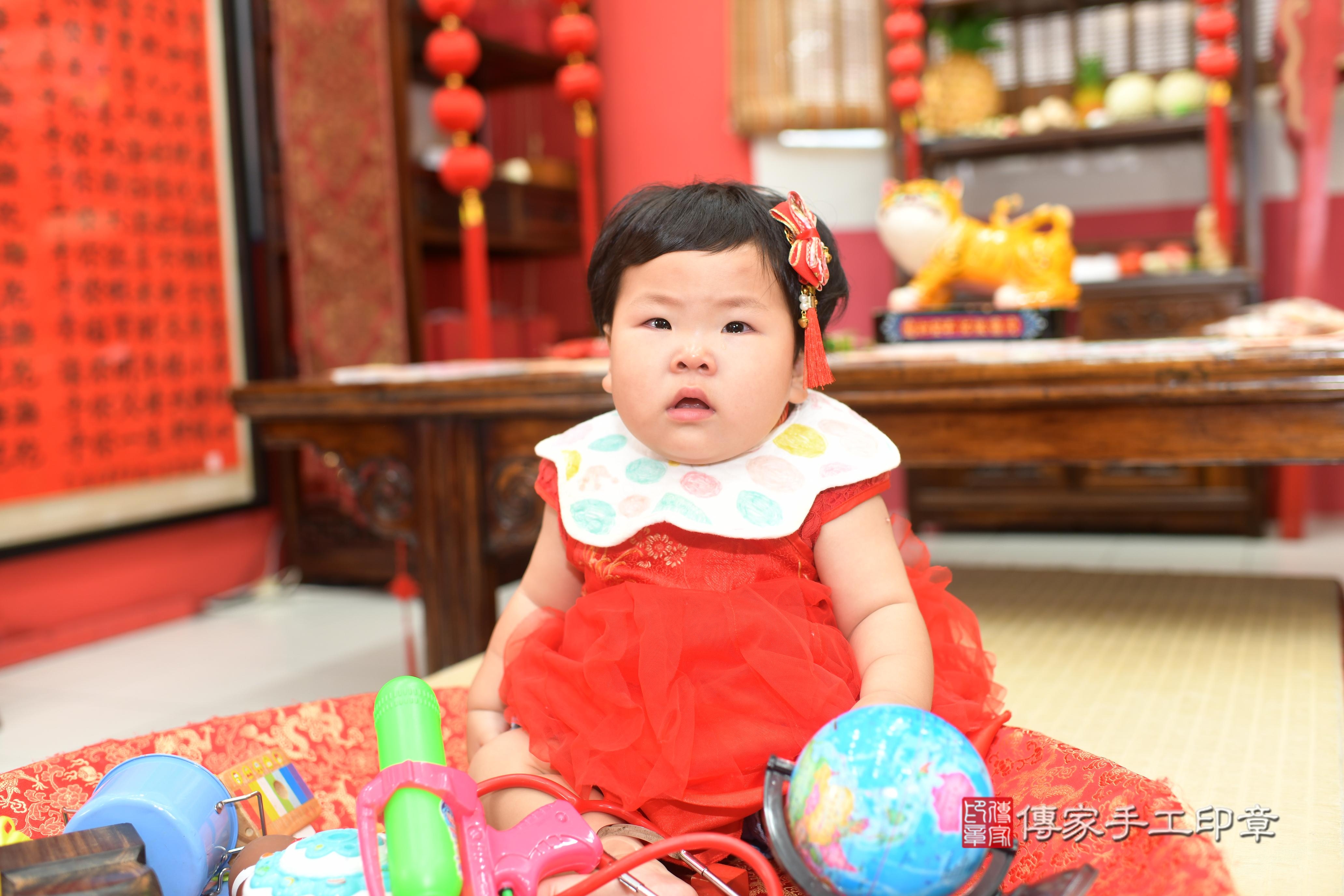 傳家手工印章高雄店、抓周、度脺、中國風會場、傳家嬰兒古禮、吉祥話、抓周道具物品24種、拍照。抓周證書。寶寶抓周、滿周歲、生日快樂、祝福 傳家手工印章高雄店、抓周、度脺、中國風會場、傳家嬰兒古禮、吉祥話、抓周道具物品24種、拍照。抓周證書。寶寶抓周、滿周歲、生日快樂、祝福