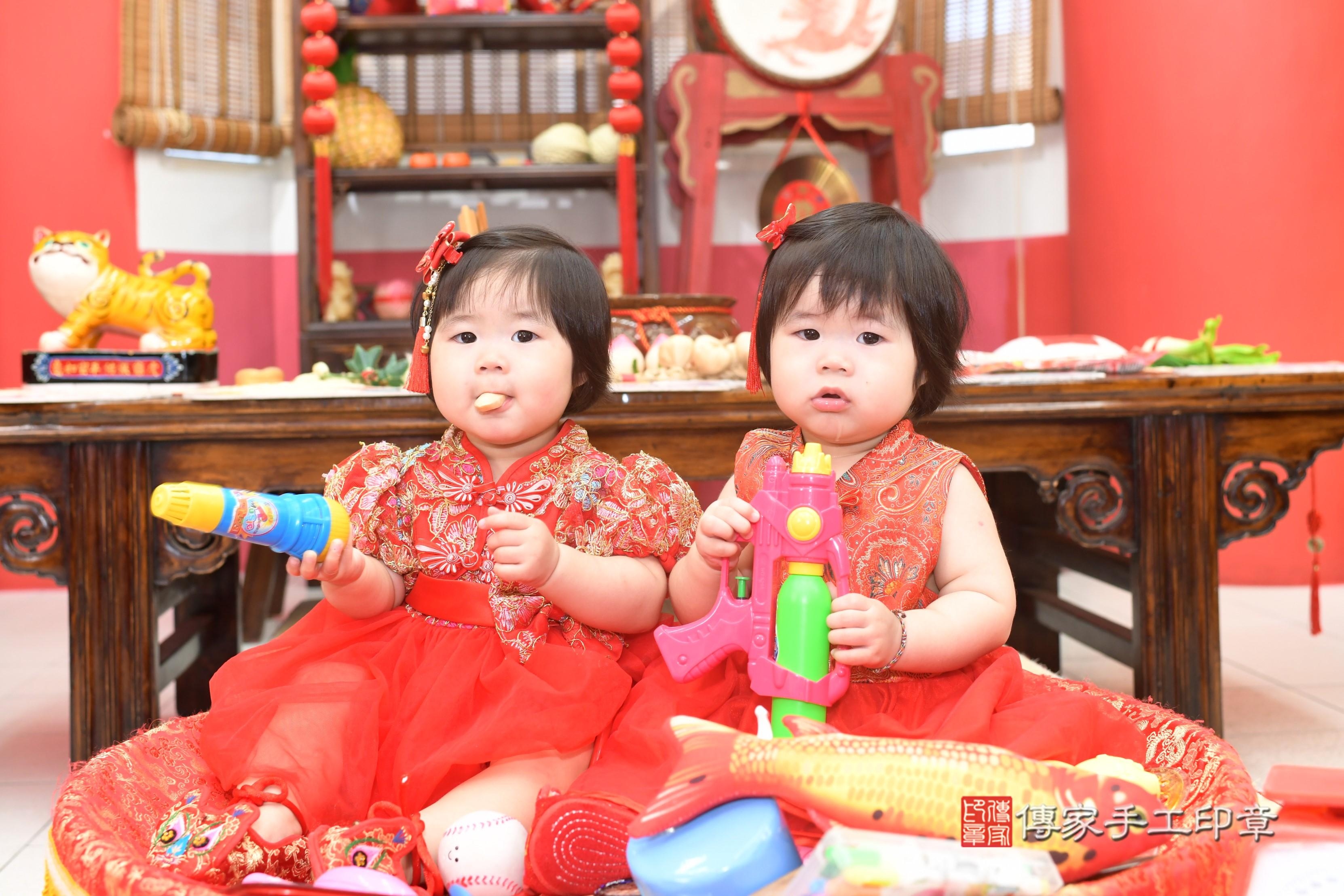 傳家手工印章高雄店、抓周、度脺、中國風會場、傳家嬰兒古禮、吉祥話、抓周道具物品24種、拍照。抓周證書。寶寶抓周、滿周歲、生日快樂、祝福