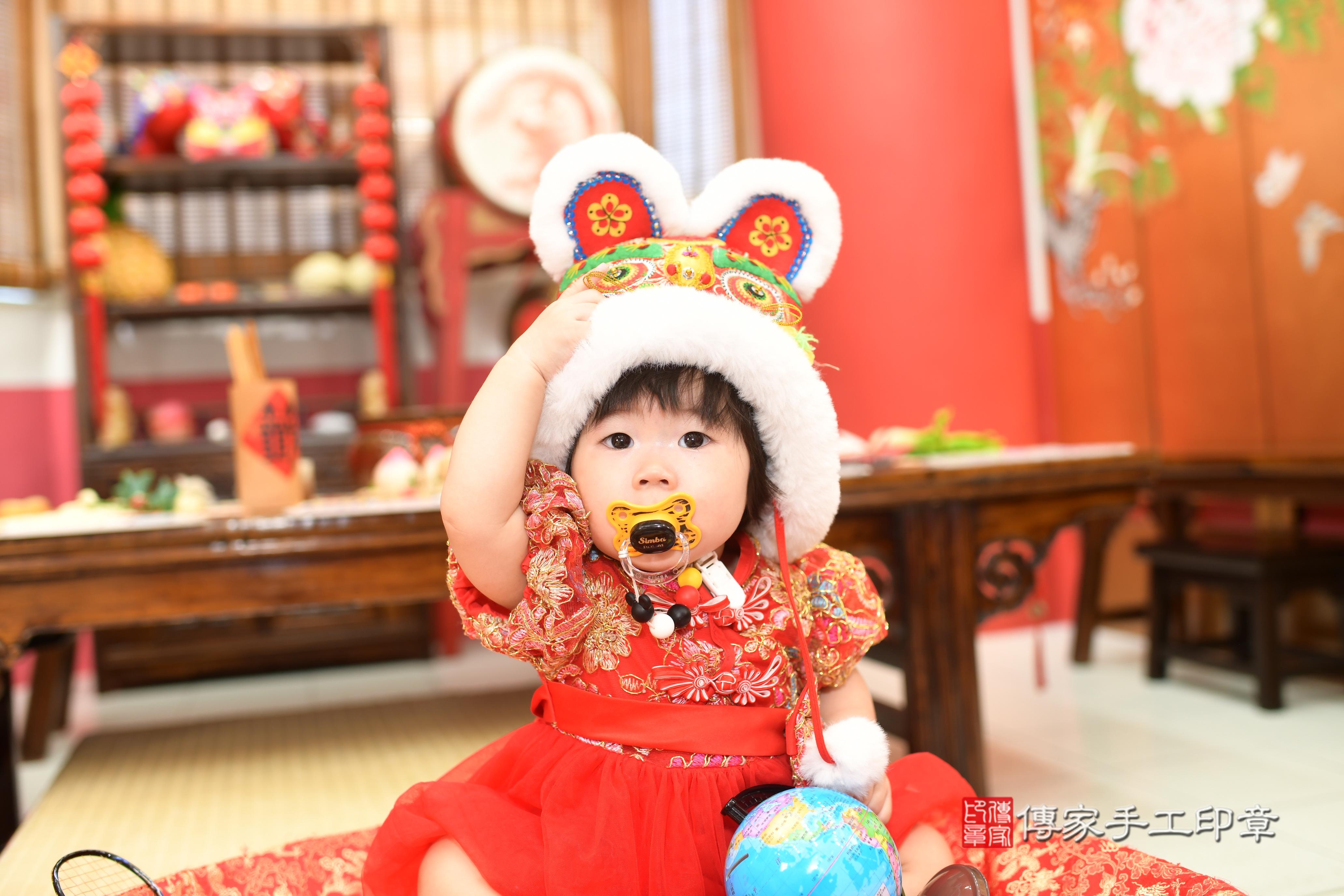 傳家手工印章高雄店、抓周、度脺、中國風會場、傳家嬰兒古禮、吉祥話、抓周道具物品24種、拍照。抓周證書。寶寶抓周、滿周歲、生日快樂、祝福 傳家手工印章高雄店、抓周、度脺、中國風會場、傳家嬰兒古禮、吉祥話、抓周道具物品24種、拍照。抓周證書。寶寶抓周、滿周歲、生日快樂、祝福