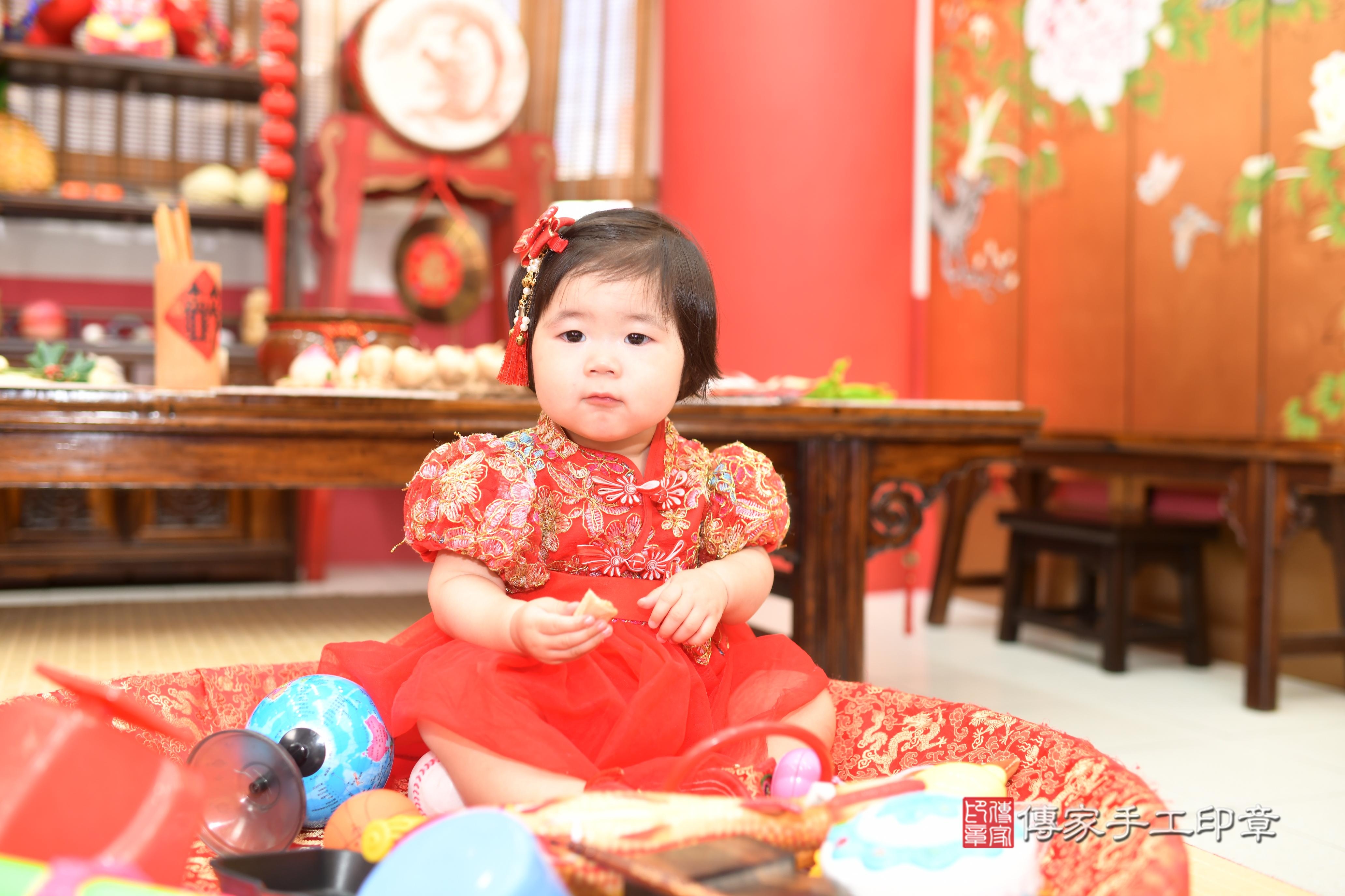 傳家手工印章高雄店、抓周、度脺、中國風會場、傳家嬰兒古禮、吉祥話、抓周道具物品24種、拍照。抓周證書。寶寶抓周、滿周歲、生日快樂、祝福 傳家手工印章高雄店、抓周、度脺、中國風會場、傳家嬰兒古禮、吉祥話、抓周道具物品24種、拍照。抓周證書。寶寶抓周、滿周歲、生日快樂、祝福