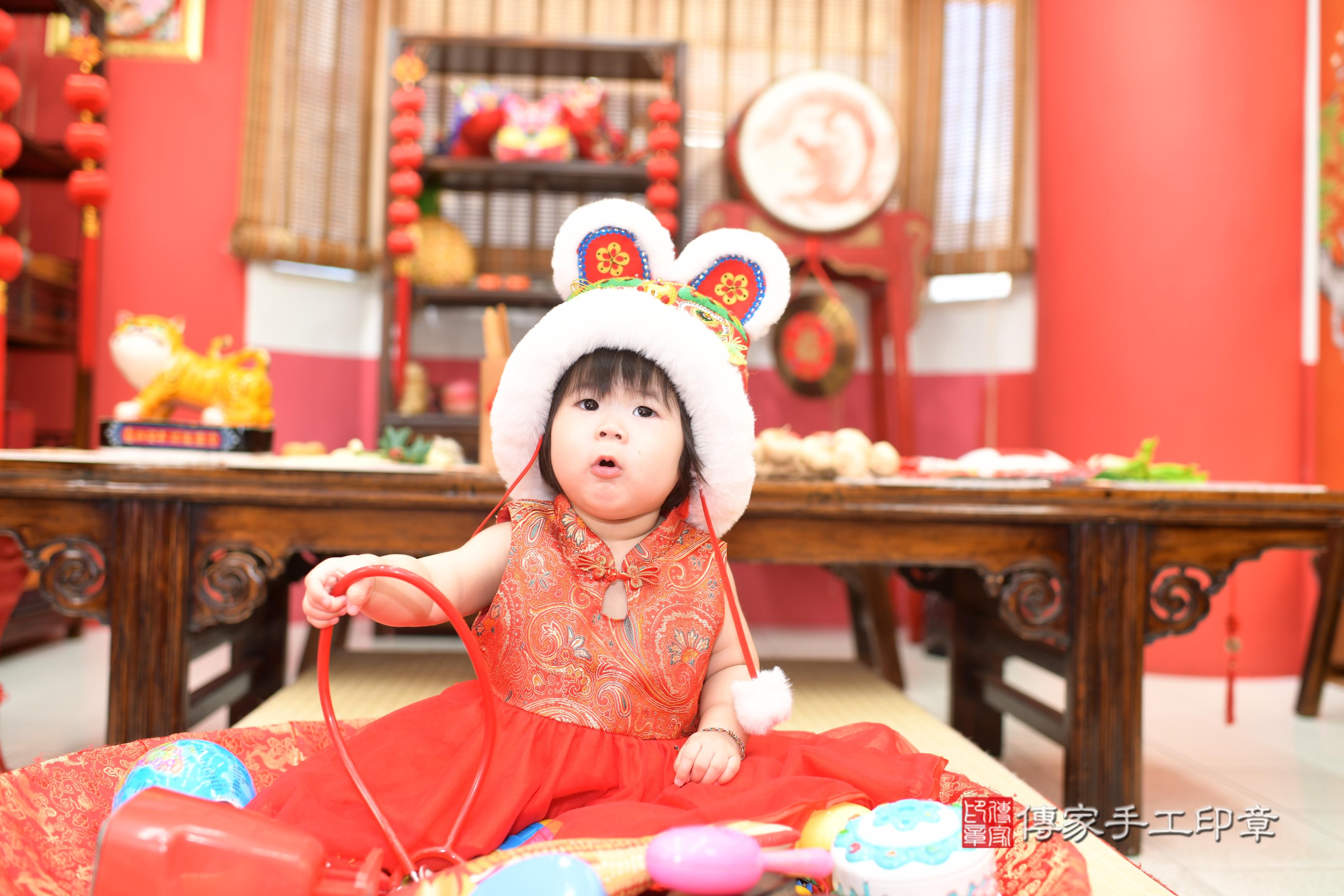 傳家手工印章高雄店、抓周、度脺、中國風會場、傳家嬰兒古禮、吉祥話、抓周道具物品24種、拍照。抓周證書。寶寶抓周、滿周歲、生日快樂、祝福 傳家手工印章高雄店、抓周、度脺、中國風會場、傳家嬰兒古禮、吉祥話、抓周道具物品24種、拍照。抓周證書。寶寶抓周、滿周歲、生日快樂、祝福