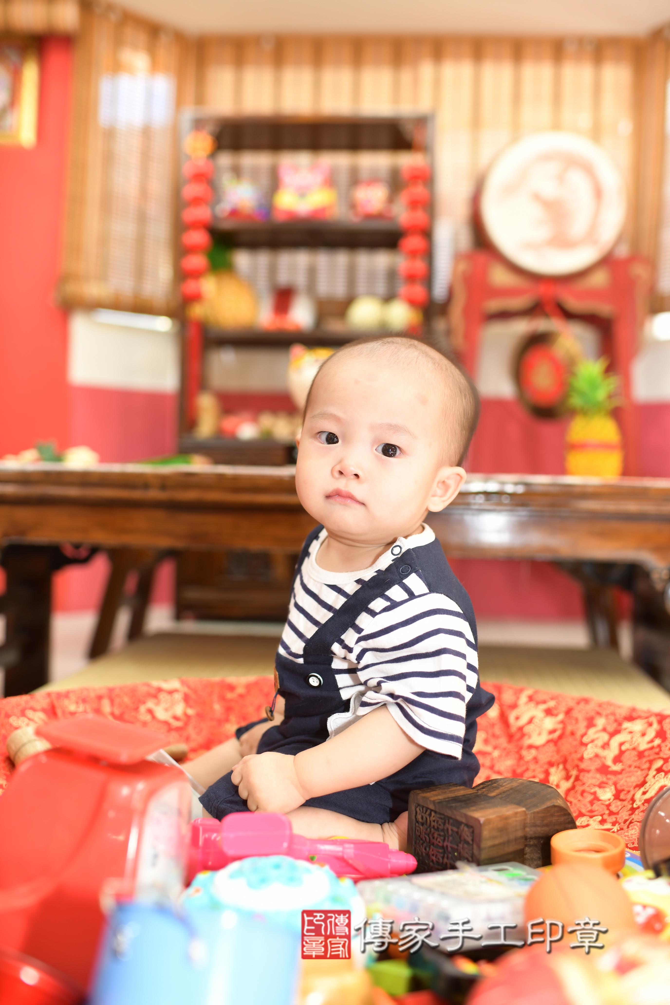 傳家手工印章高雄店、抓周、度脺、中國風會場、傳家嬰兒古禮、吉祥話、抓周道具物品24種、拍照。抓周證書。寶寶抓周、滿周歲、生日快樂、祝福 傳家手工印章高雄店、抓周、度脺、中國風會場、傳家嬰兒古禮、吉祥話、抓周道具物品24種、拍照。抓周證書。寶寶抓周、滿周歲、生日快樂、祝福