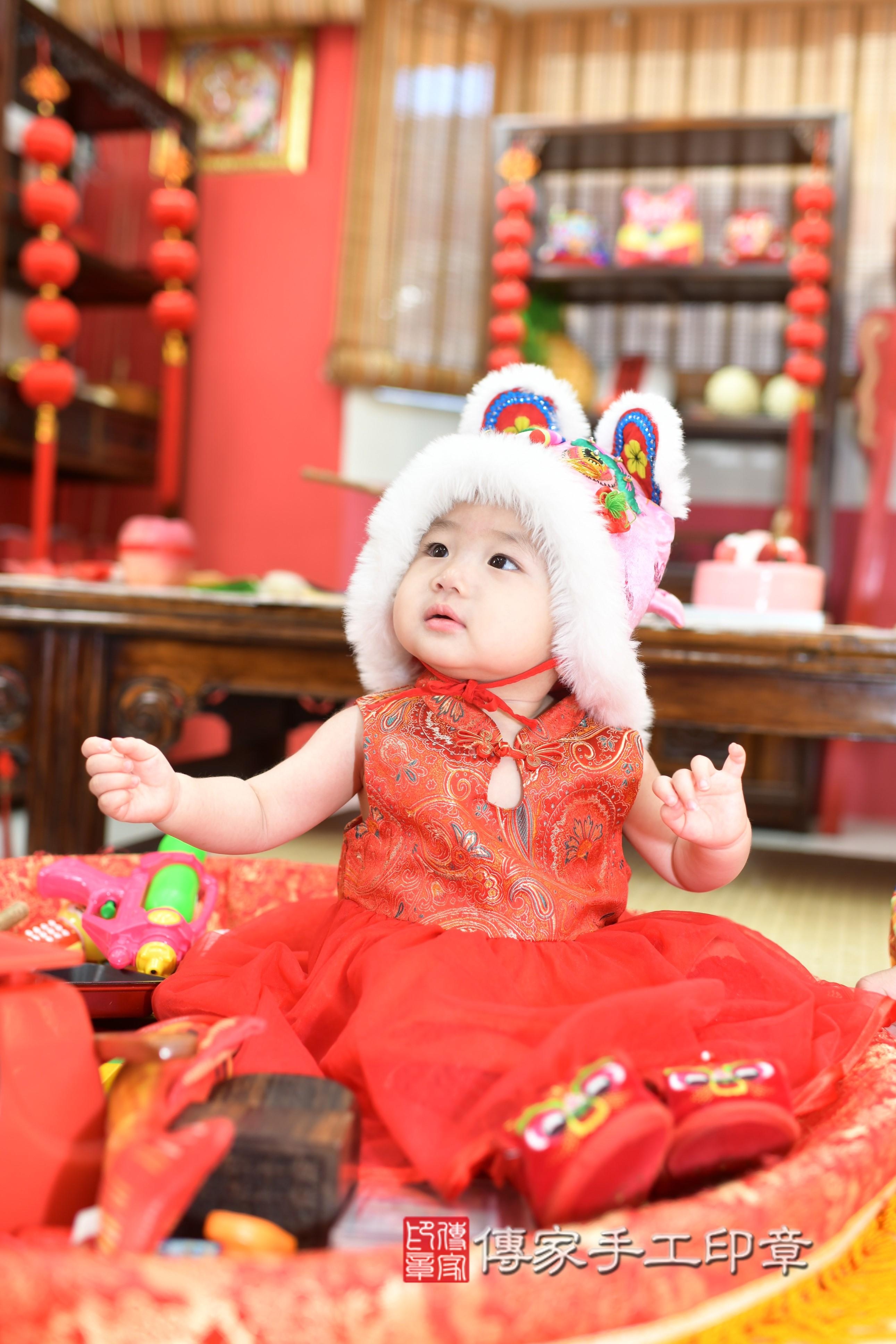 傳家手工印章高雄店、抓周、度脺、中國風會場、傳家嬰兒古禮、吉祥話、抓周道具物品24種、拍照。抓周證書。寶寶抓周、滿周歲、生日快樂、祝福 傳家手工印章高雄店、抓周、度脺、中國風會場、傳家嬰兒古禮、吉祥話、抓周道具物品24種、拍照。抓周證書。寶寶抓周、滿周歲、生日快樂、祝福