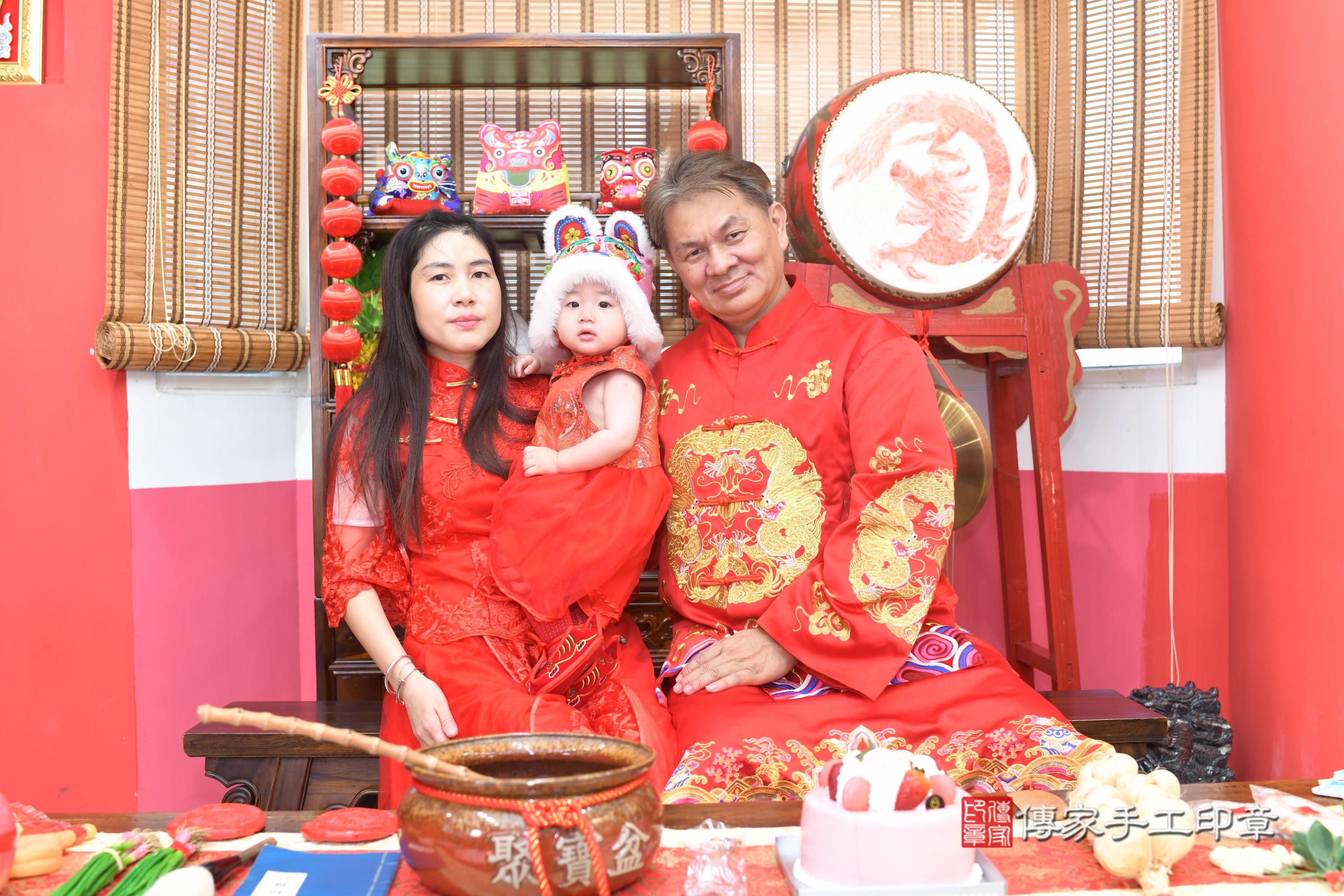 傳家手工印章高雄店、抓周、度脺、中國風會場、傳家嬰兒古禮、吉祥話、抓周道具物品24種、拍照。抓周證書。寶寶抓周、滿周歲、生日快樂、祝福 傳家手工印章高雄店、抓周、度脺、中國風會場、傳家嬰兒古禮、吉祥話、抓周道具物品24種、拍照。抓周證書。寶寶抓周、滿周歲、生日快樂、祝福