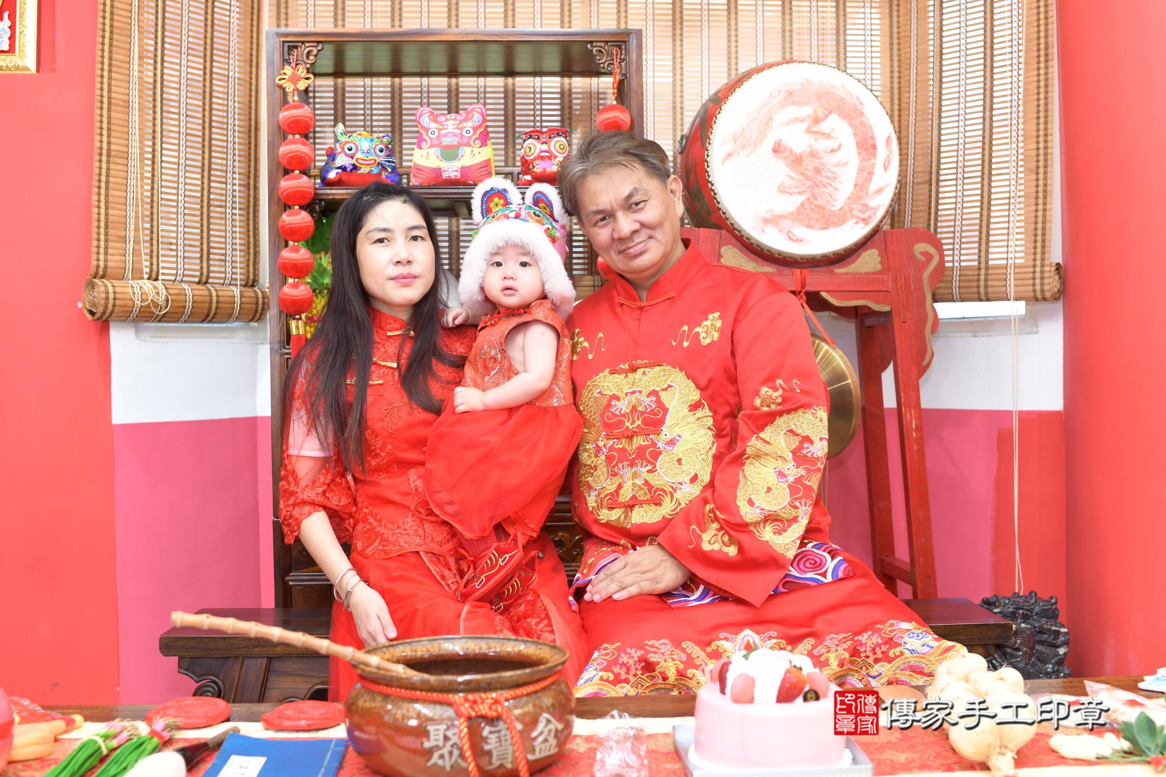 傳家手工印章高雄店、抓周、度脺、中國風會場、傳家嬰兒古禮、吉祥話、抓周道具物品24種、拍照。抓周證書。寶寶抓周、滿周歲、生日快樂、祝福 傳家手工印章高雄店、抓周、度脺、中國風會場、傳家嬰兒古禮、吉祥話、抓周道具物品24種、拍照。抓周證書。寶寶抓周、滿周歲、生日快樂、祝福