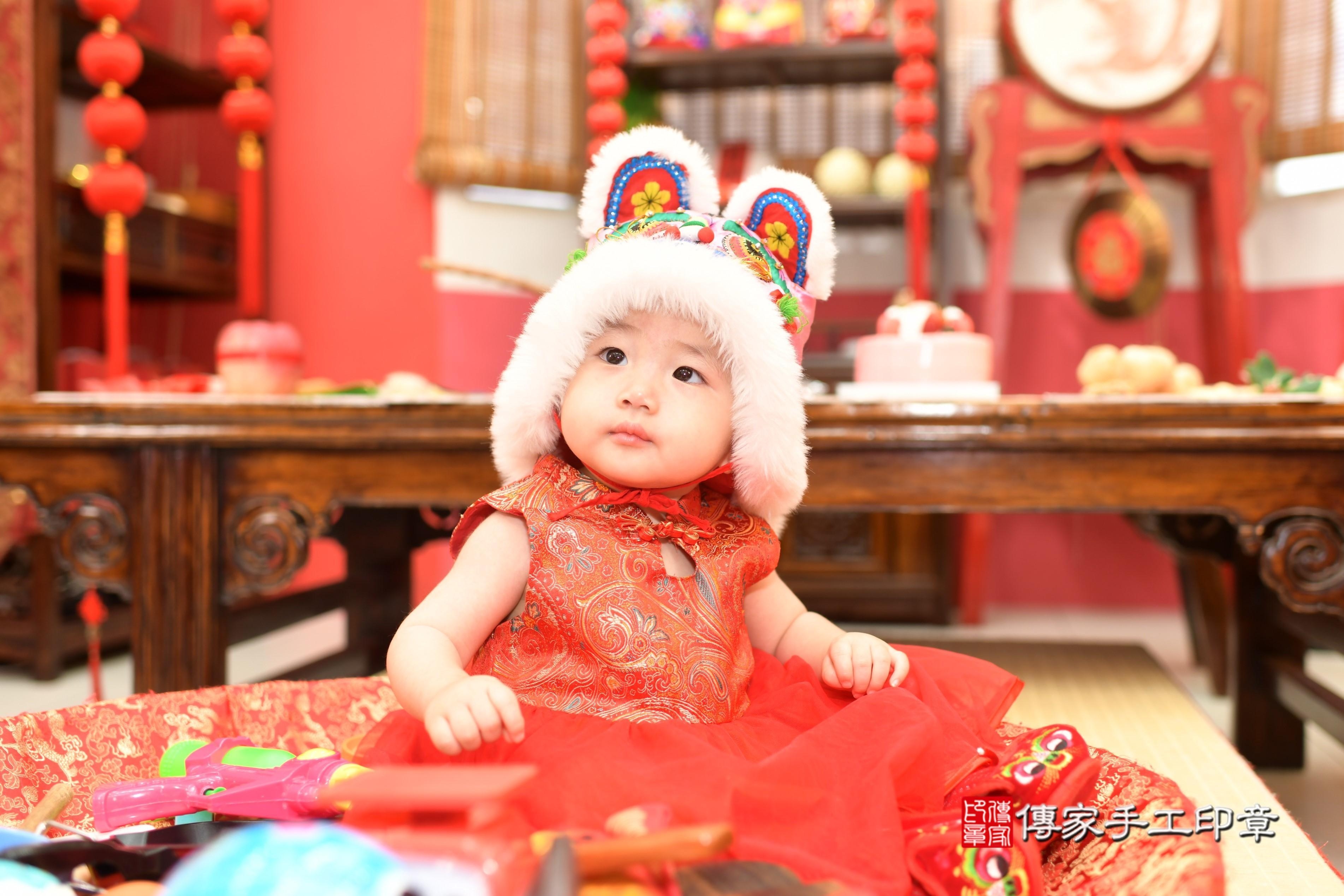 傳家手工印章高雄店、抓周、度脺、中國風會場、傳家嬰兒古禮、吉祥話、抓周道具物品24種、拍照。抓周證書。寶寶抓周、滿周歲、生日快樂、祝福 傳家手工印章高雄店、抓周、度脺、中國風會場、傳家嬰兒古禮、吉祥話、抓周道具物品24種、拍照。抓周證書。寶寶抓周、滿周歲、生日快樂、祝福