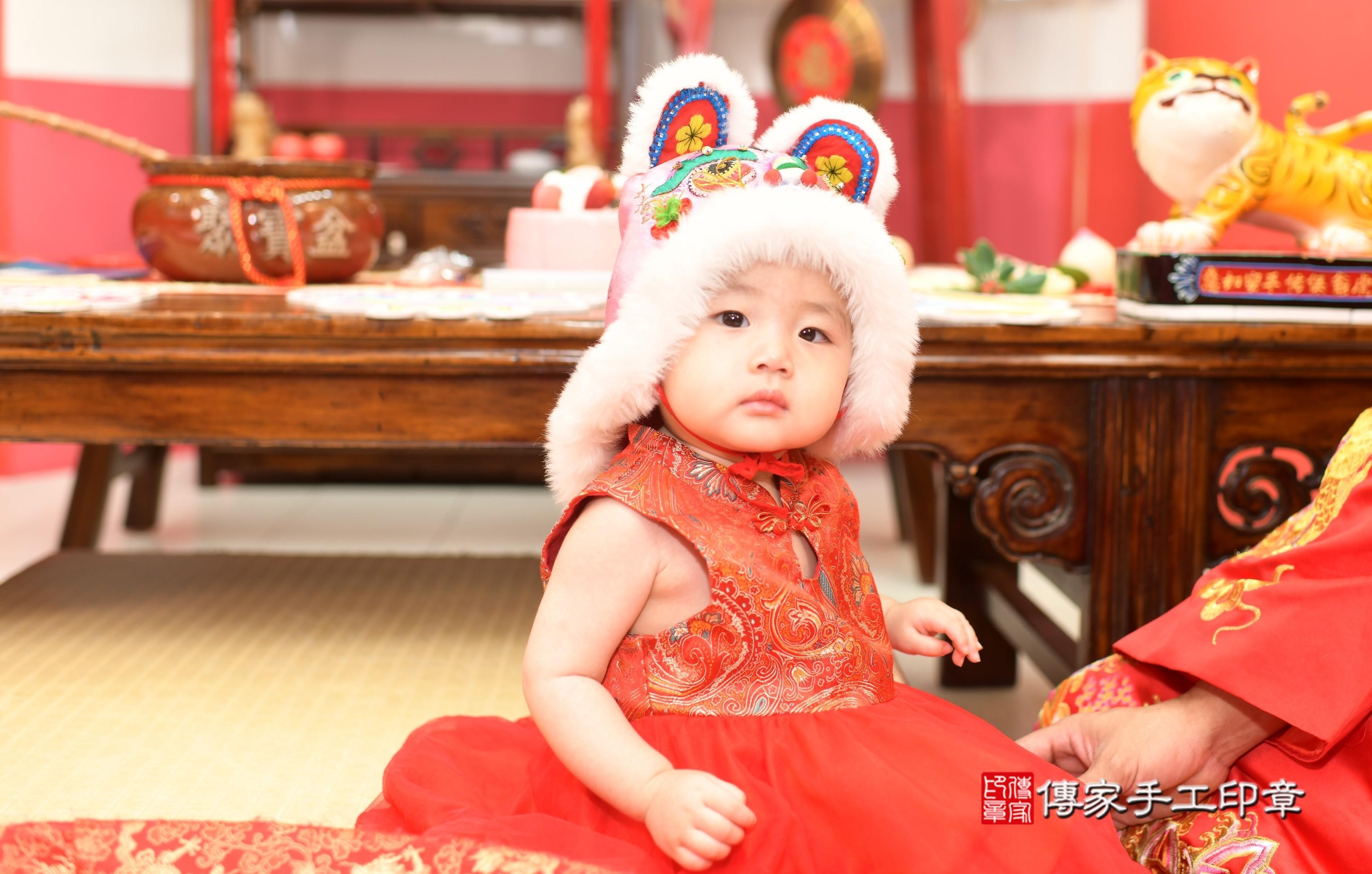 傳家手工印章高雄店、抓周、度脺、中國風會場、傳家嬰兒古禮、吉祥話、抓周道具物品24種、拍照。抓周證書。寶寶抓周、滿周歲、生日快樂、祝福 傳家手工印章高雄店、抓周、度脺、中國風會場、傳家嬰兒古禮、吉祥話、抓周道具物品24種、拍照。抓周證書。寶寶抓周、滿周歲、生日快樂、祝福