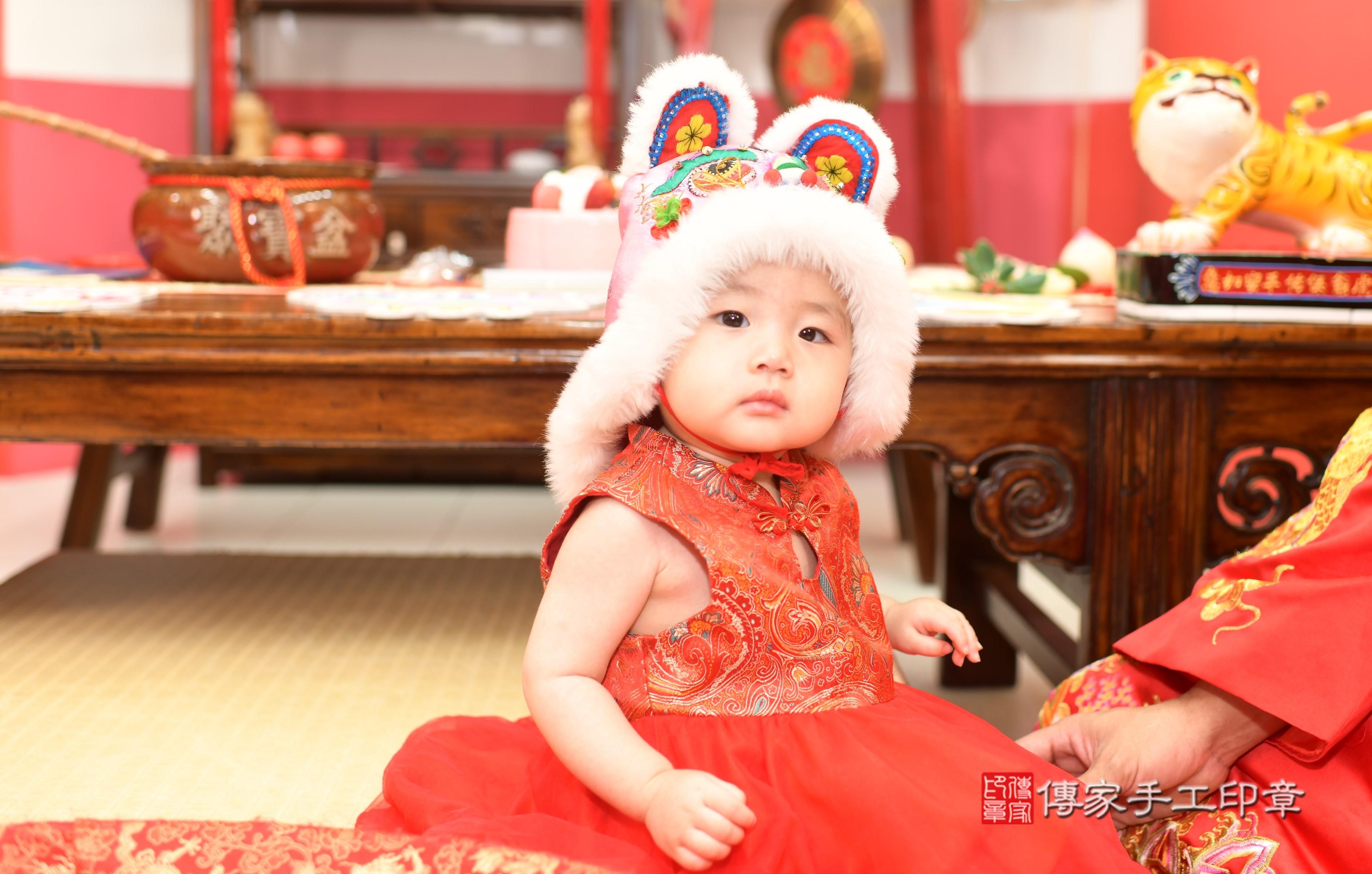 傳家手工印章高雄店、抓周、度脺、中國風會場、傳家嬰兒古禮、吉祥話、抓周道具物品24種、拍照。抓周證書。寶寶抓周、滿周歲、生日快樂、祝福 傳家手工印章高雄店、抓周、度脺、中國風會場、傳家嬰兒古禮、吉祥話、抓周道具物品24種、拍照。抓周證書。寶寶抓周、滿周歲、生日快樂、祝福